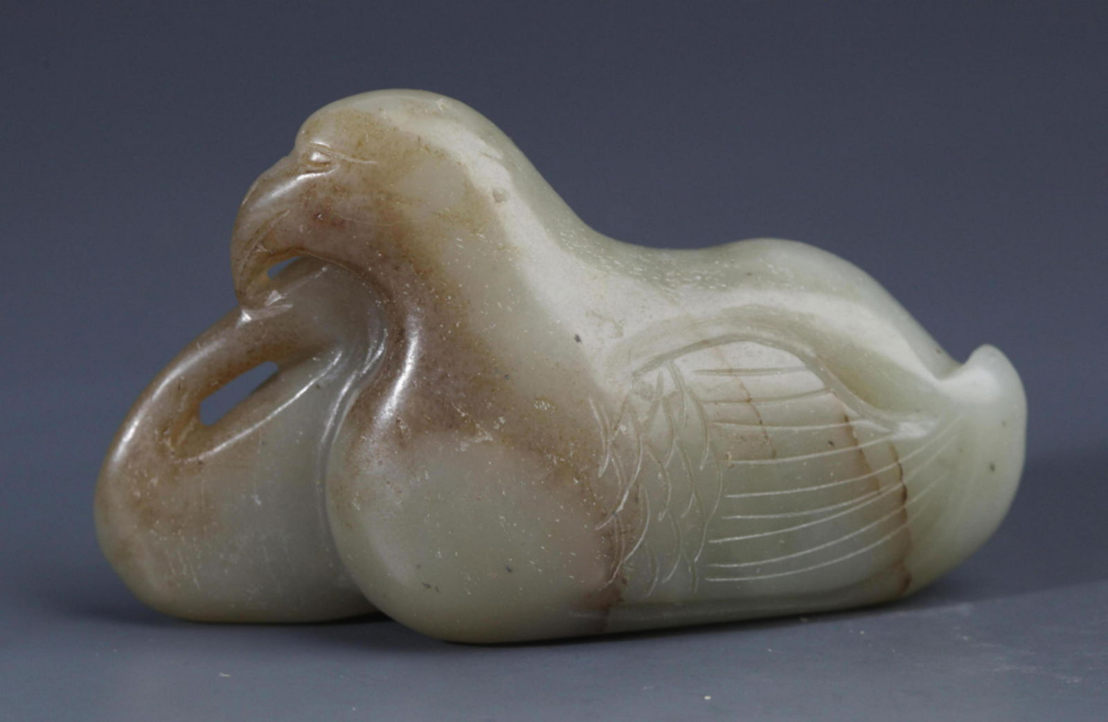 A FINE PALE CELADON JADE BIRD FIGURE PENDANT (1 of 4)
