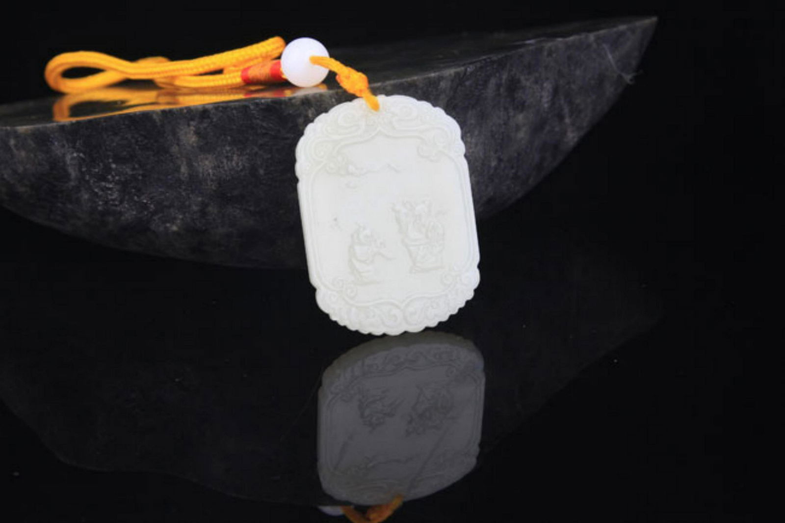 A FINE STORY CARVING PALE CELADON JADE PENDANT (1 of 3)