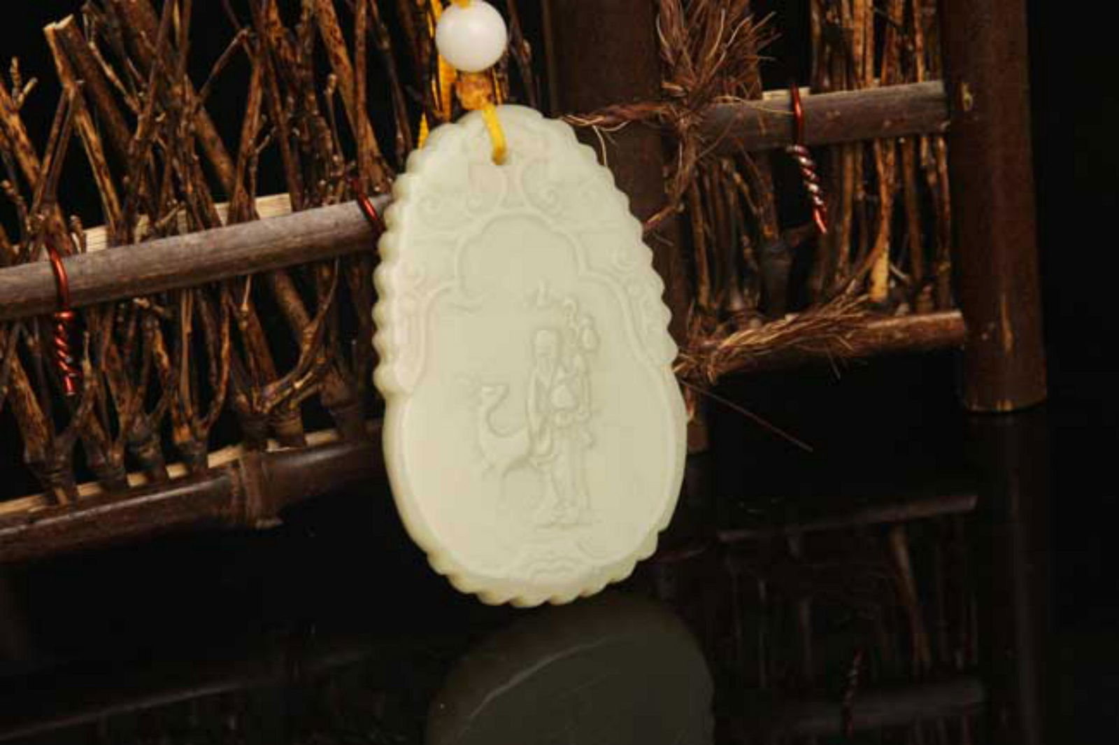 A FINE CHARACTER CARVING HETIAN JADE PENDANT (1 of 4)