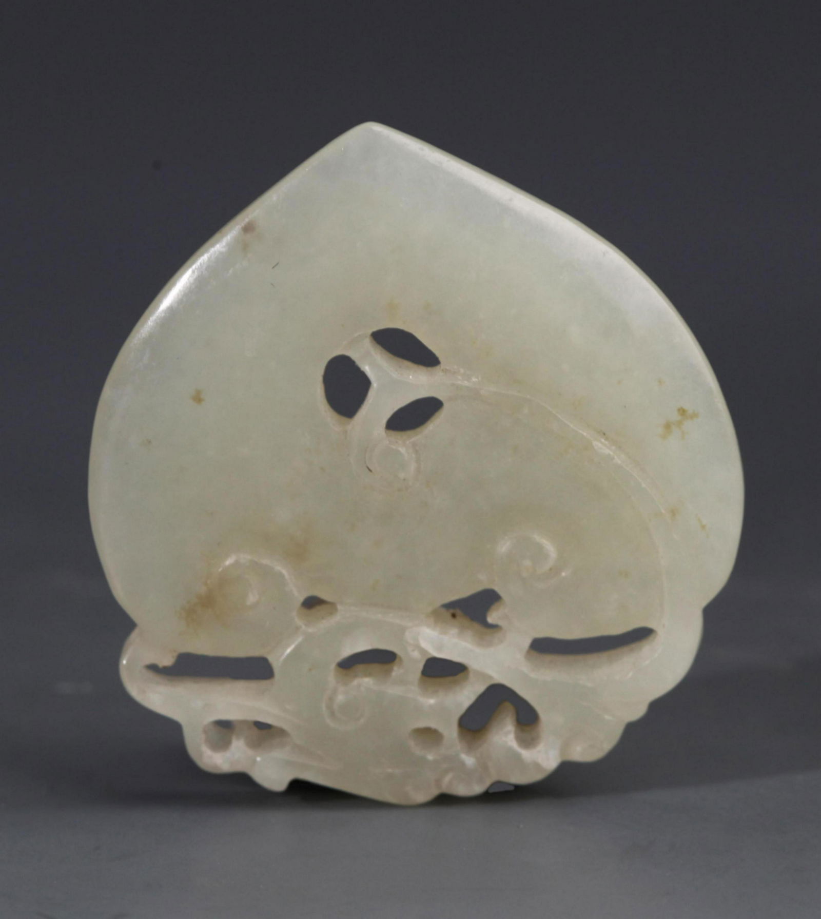 A FINE PEACH PATTERN GREENISH WHITE JADE PENDANT (1 of 3)