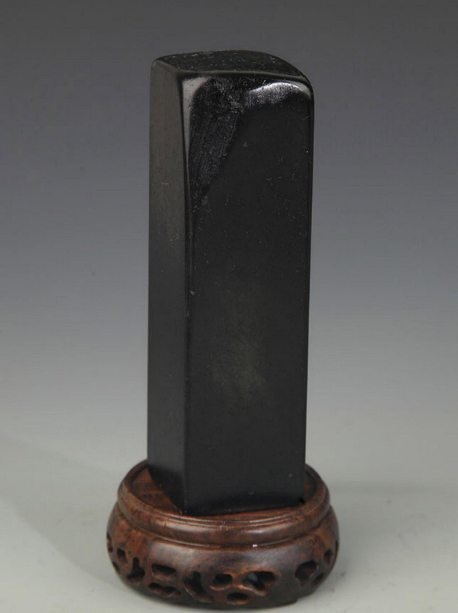 SHOU SHAN STONE CALLIGRAPHY SEAL: 20th Century, High: 4.7 inch; Width:1.3 inch