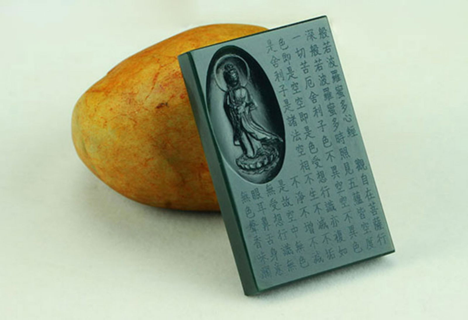 A FINE GUAN YIN CARVING HE TIAN JASPER JADE PENDANT (1 of 3)