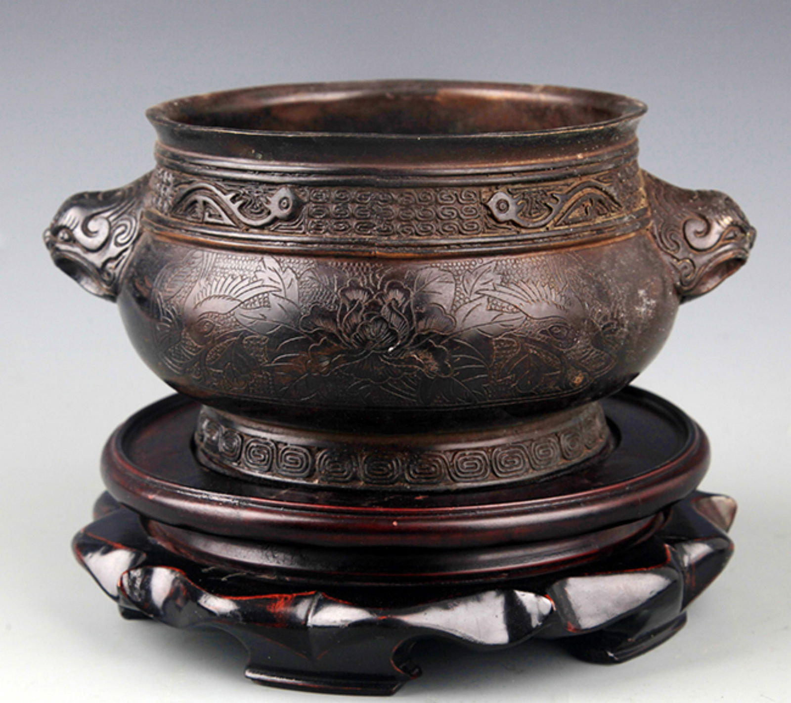 A FINELY CARVED DOUBLE LION EAR BRONZE CENSER (1 of 4)