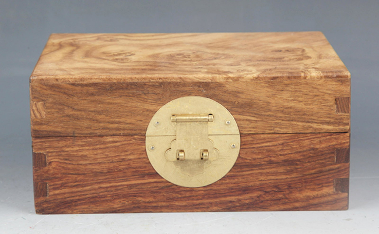 A SMALL HUANG HUA LI MU JEWELRY BOX: Modern, Long: 7.75 inch x Wide: 3.5 inch x High: 5.0 inch