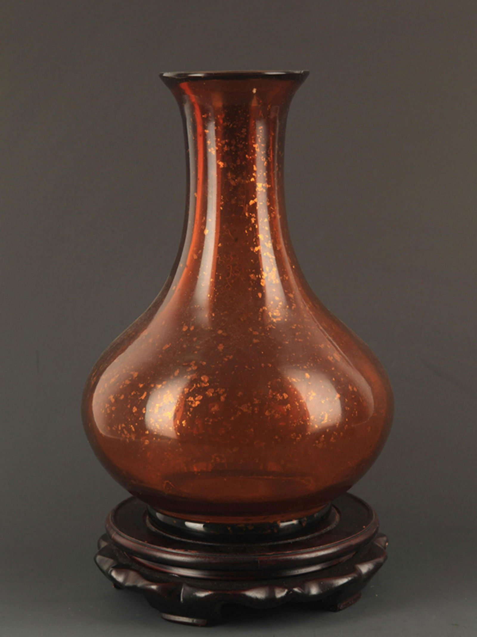 A FINE GLASS MADE SPRINKLE GOLD BOTTLE (1 of 5)