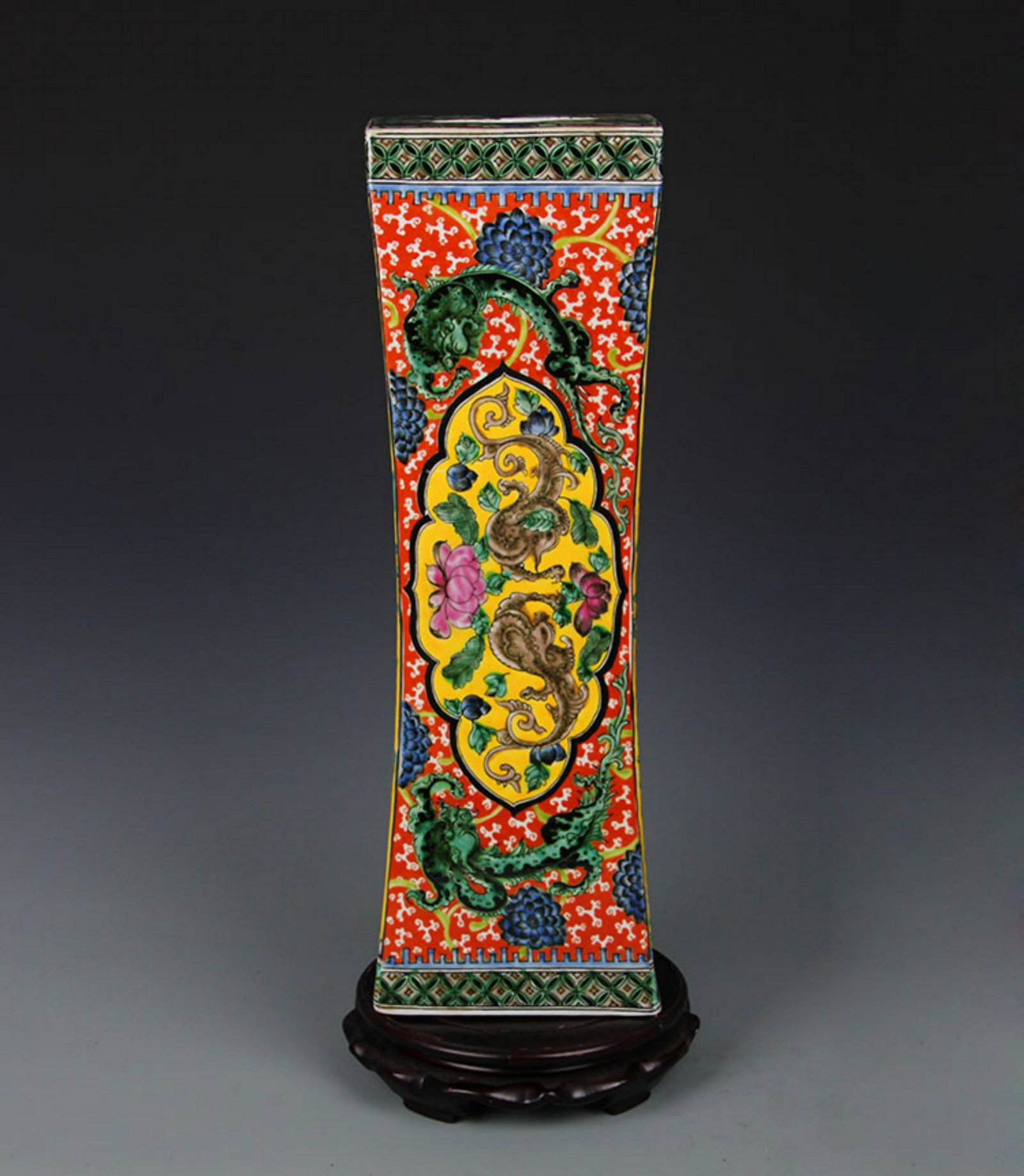 FAMILLE VERTE DRAGON AND PHOENIX PATTERN PILLOW: Qing Dynasty Kang Xi Period, High: 17.00 inch; Width: 5.25 inch