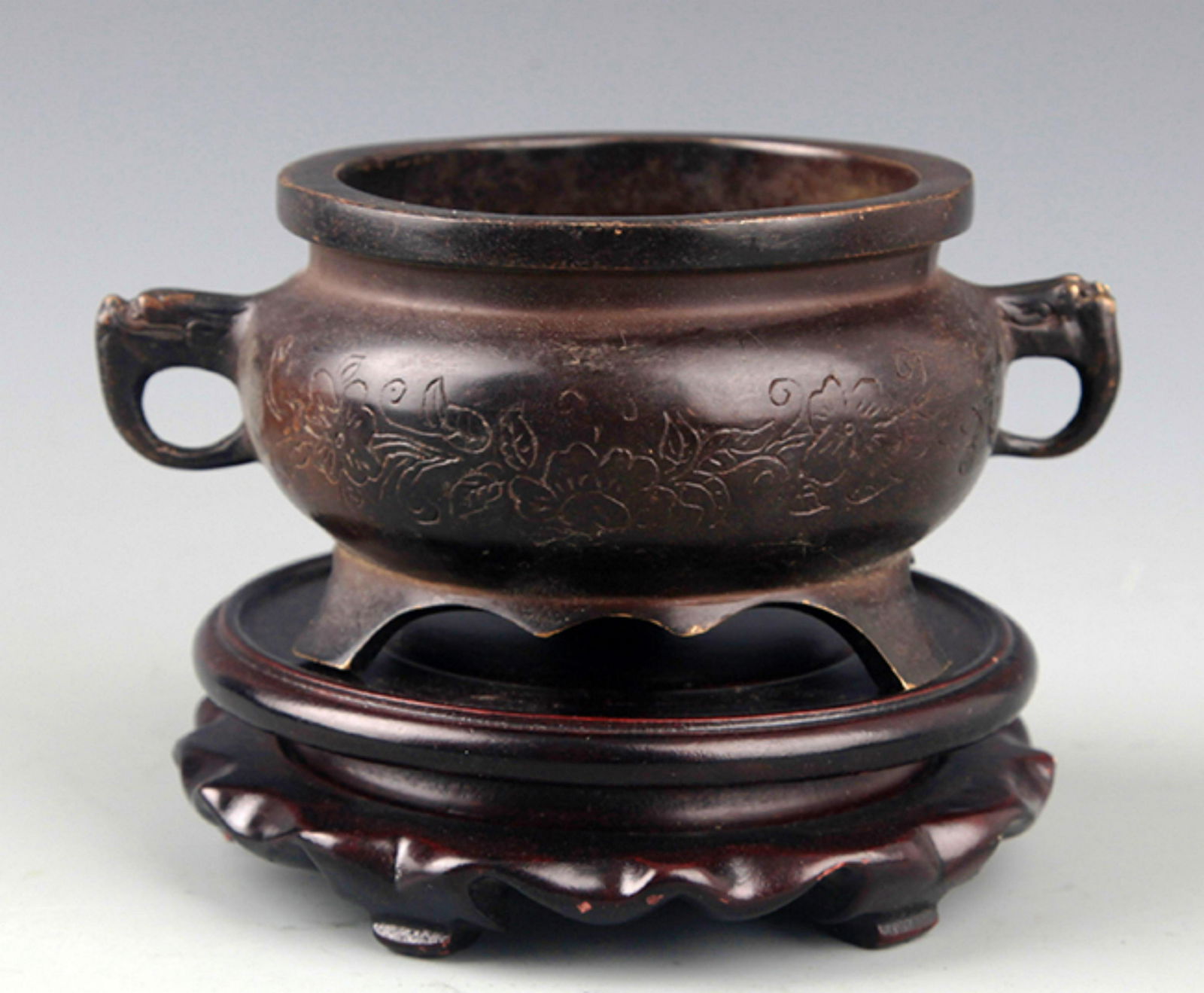 A YUE BAO JU MARK DOUBLE EAR ROUND BRONZE CENSER (1 of 4)