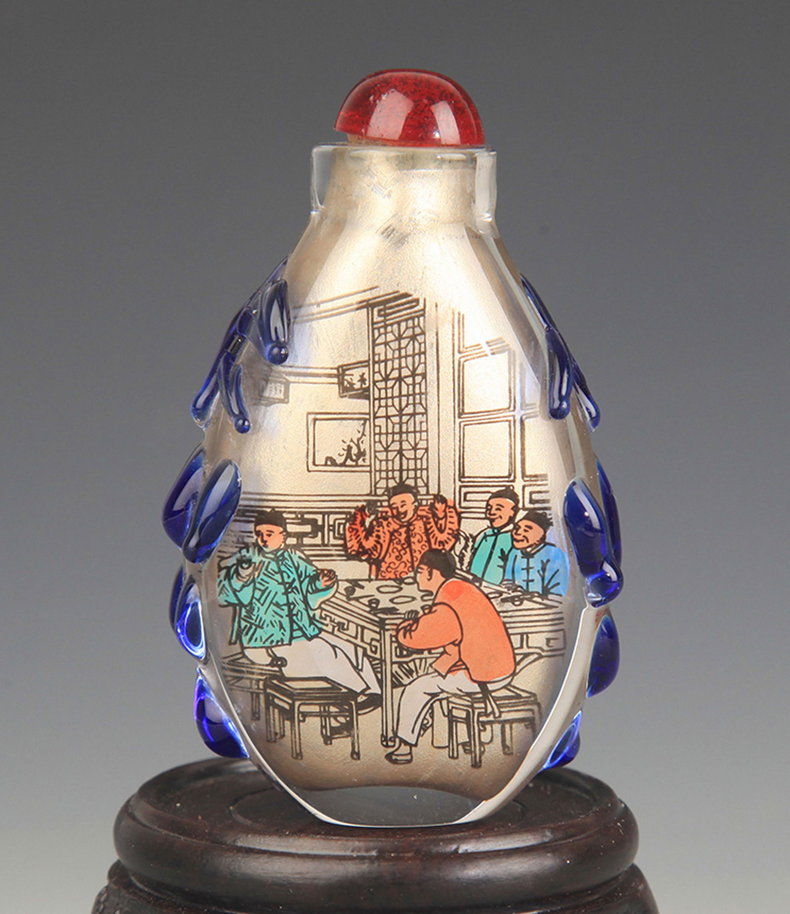 A FINE STORY PAINTED GLASS SNUFF BOTTLE (1 of 3)