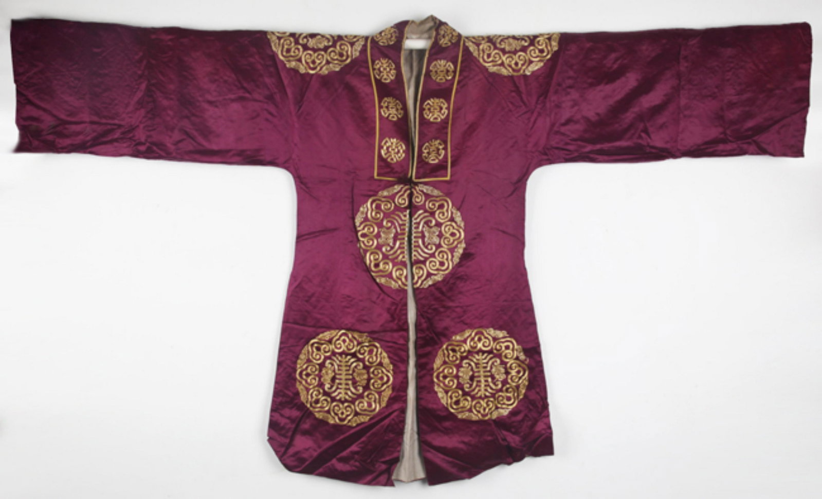 A FINE PURPLE COLOR EMBROIDERED ROBE: Qing Dynasty, High:43.00 inch; Long:73.00 inch