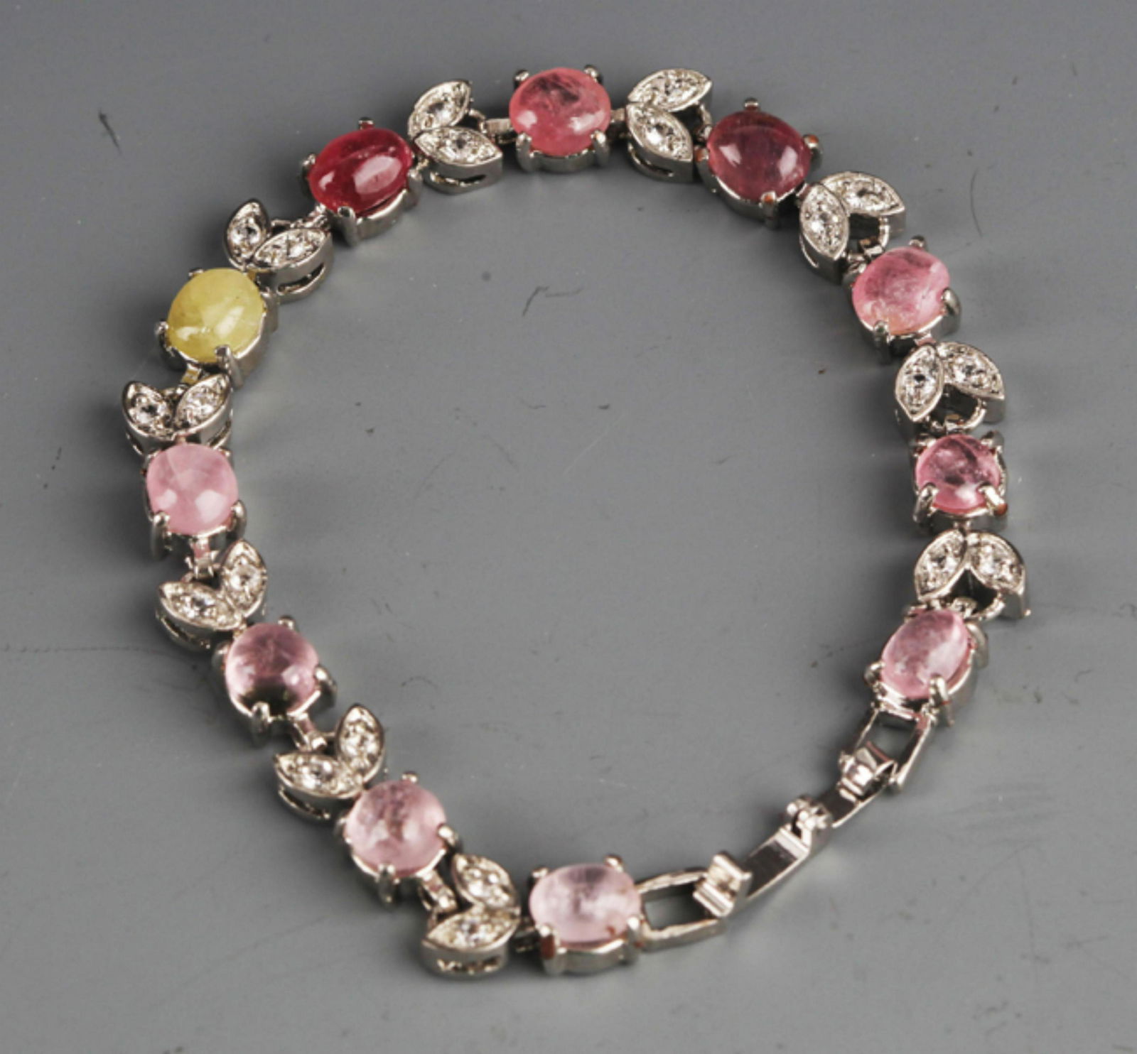 A FINE GEMSTONE FASHION BRACELET (1 of 4)