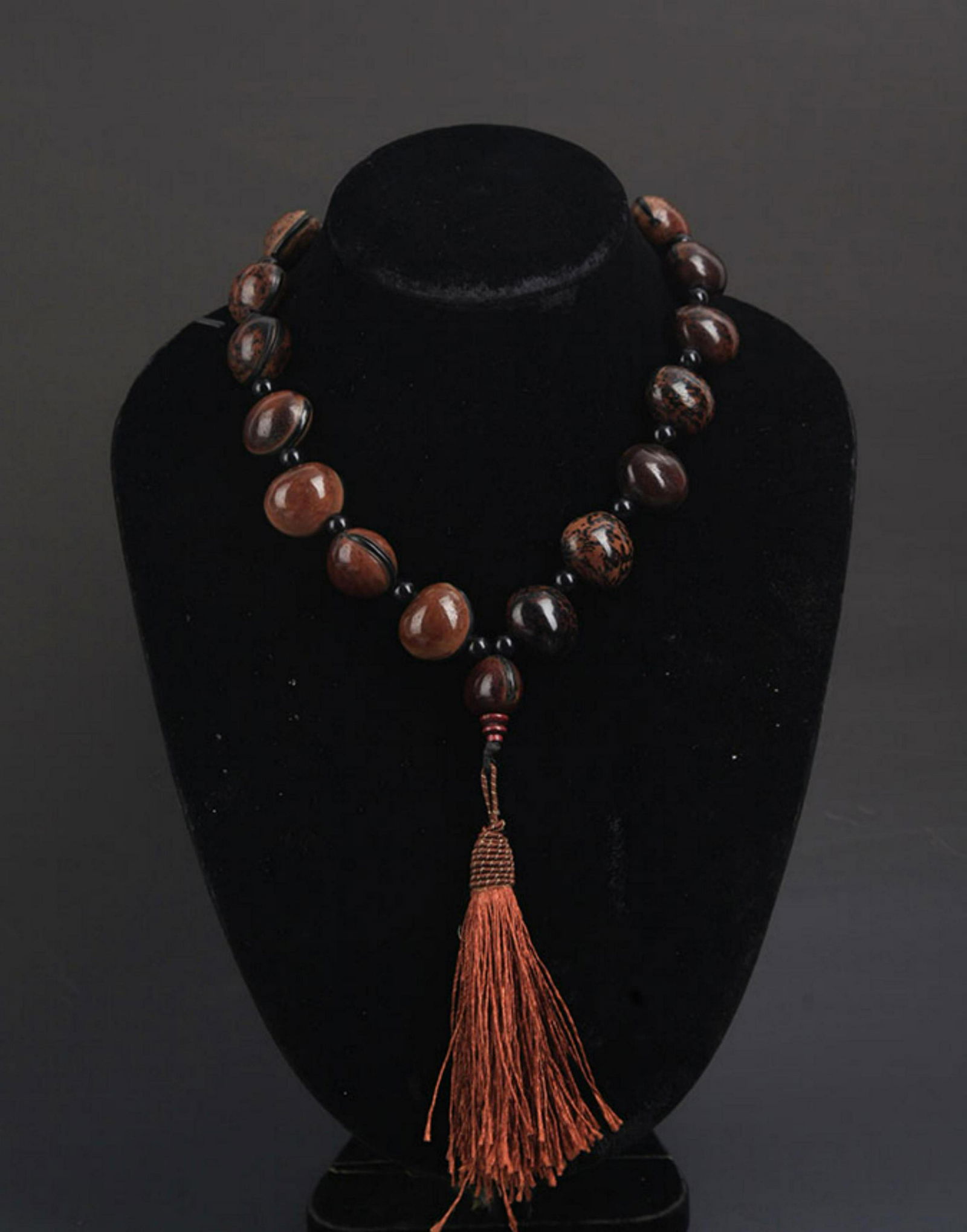 A FINE PU TI SEED PRAYER BEADS NECKLACE (1 of 5)