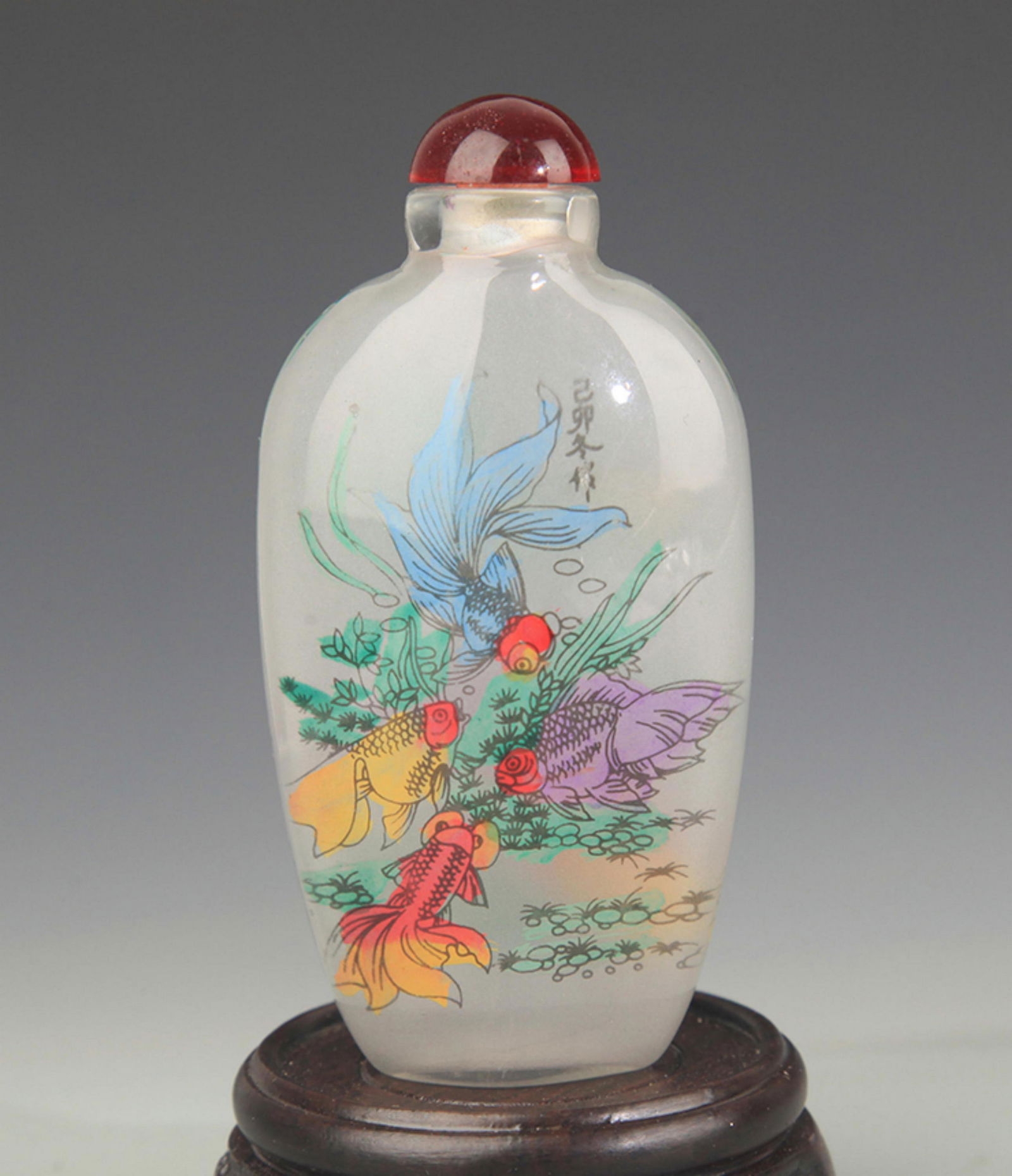 A FINE GOLDEN FISH PAINTED GLASS SNUFF BOTTLE (1 of 3)