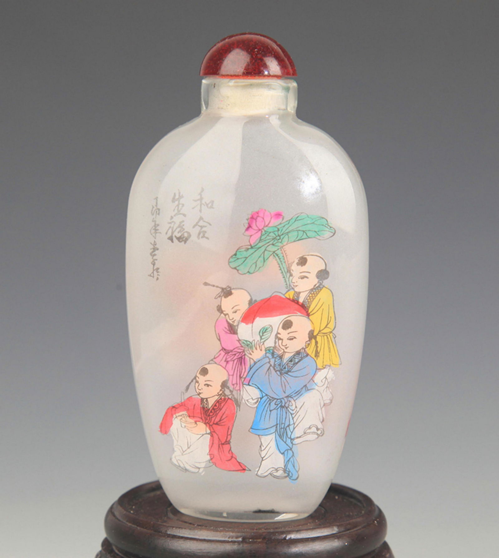 A FINE CHARACTER PAINTED GLASS SNUFF BOTTLE (1 of 3)