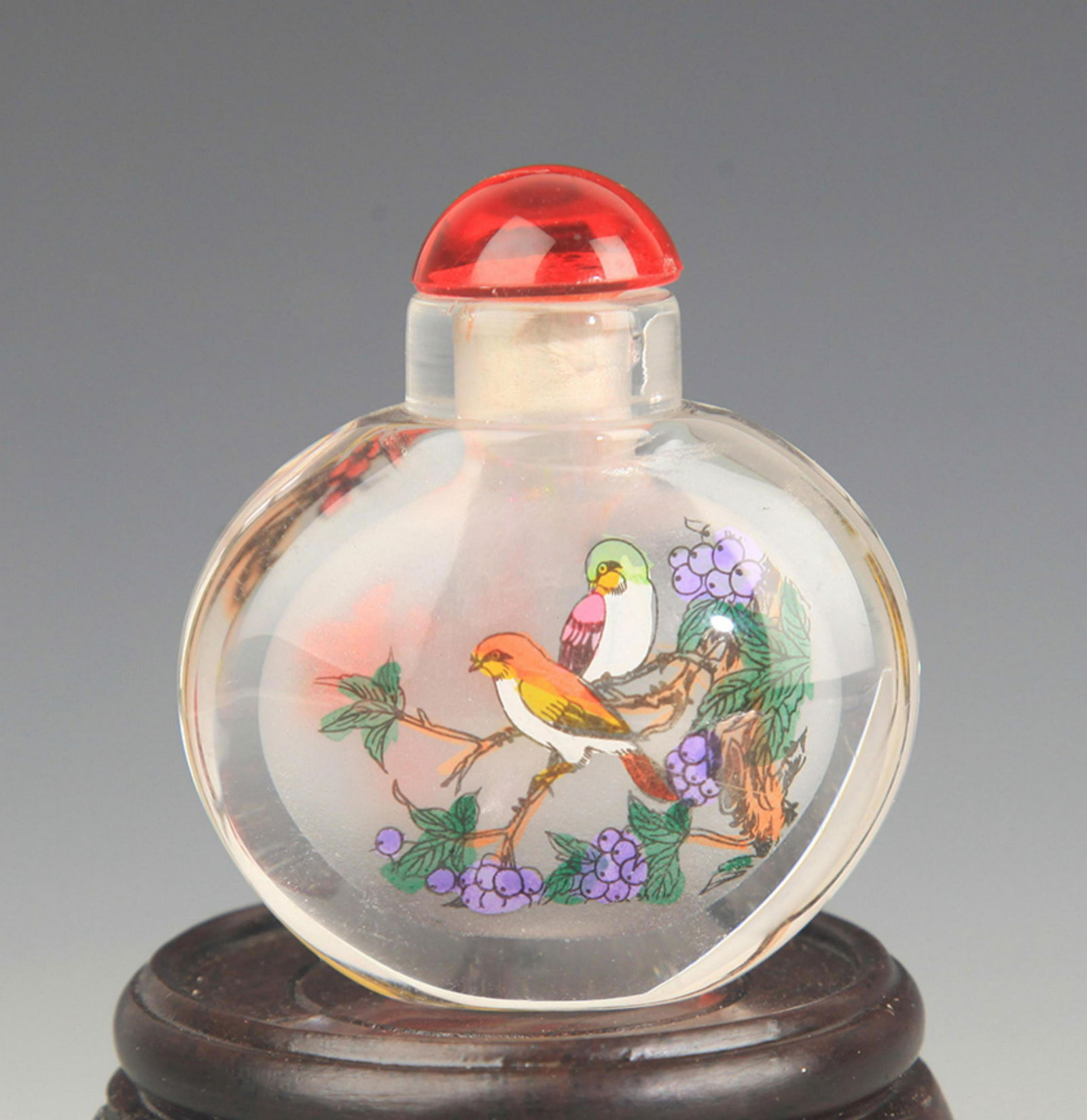 A FINE INNER PAINTED GLASS SNUFF BOTTLE (1 of 3)