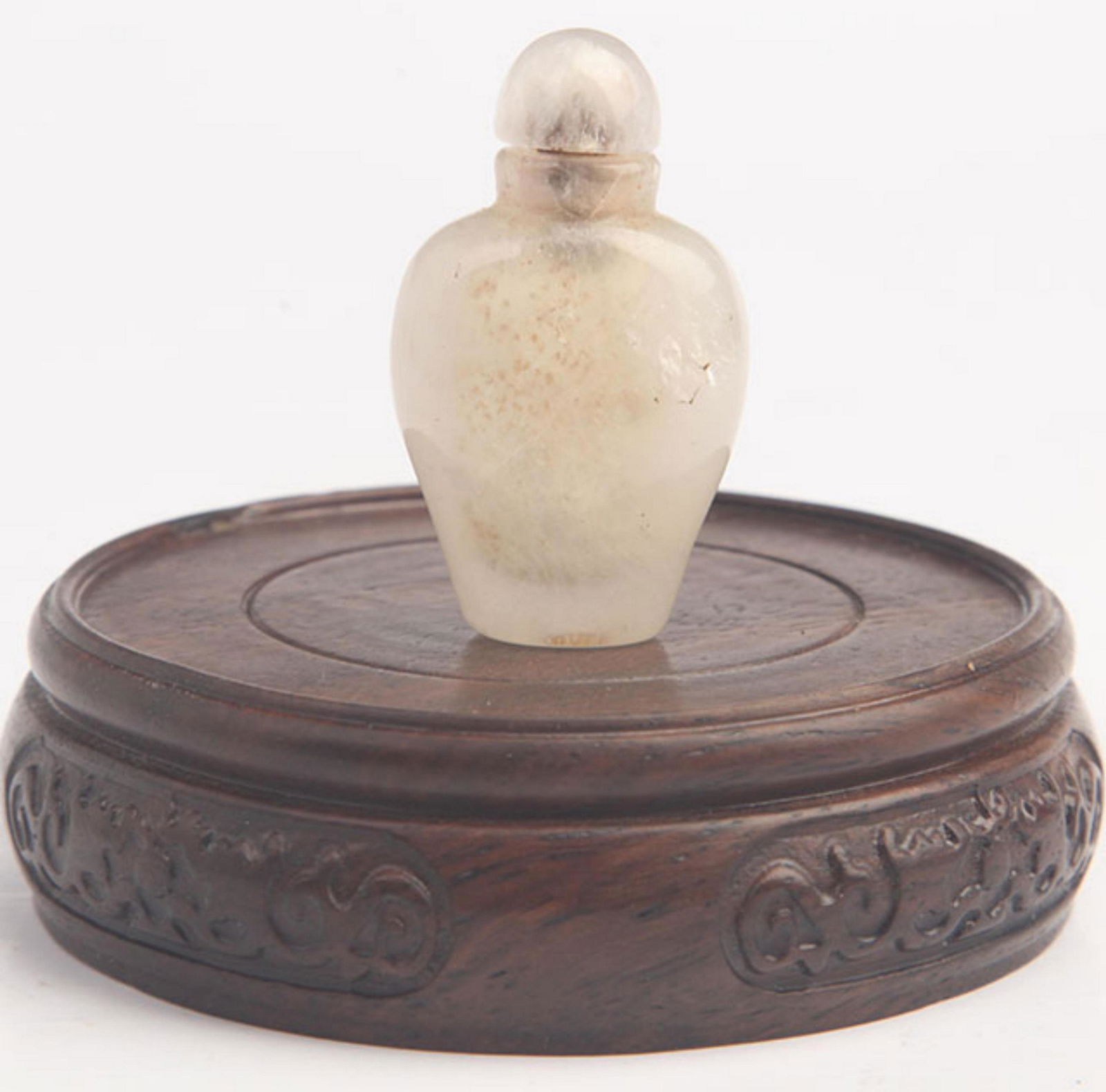 A FINE CRYSTAL MADE SNUFF BOTTLE (1 of 3)