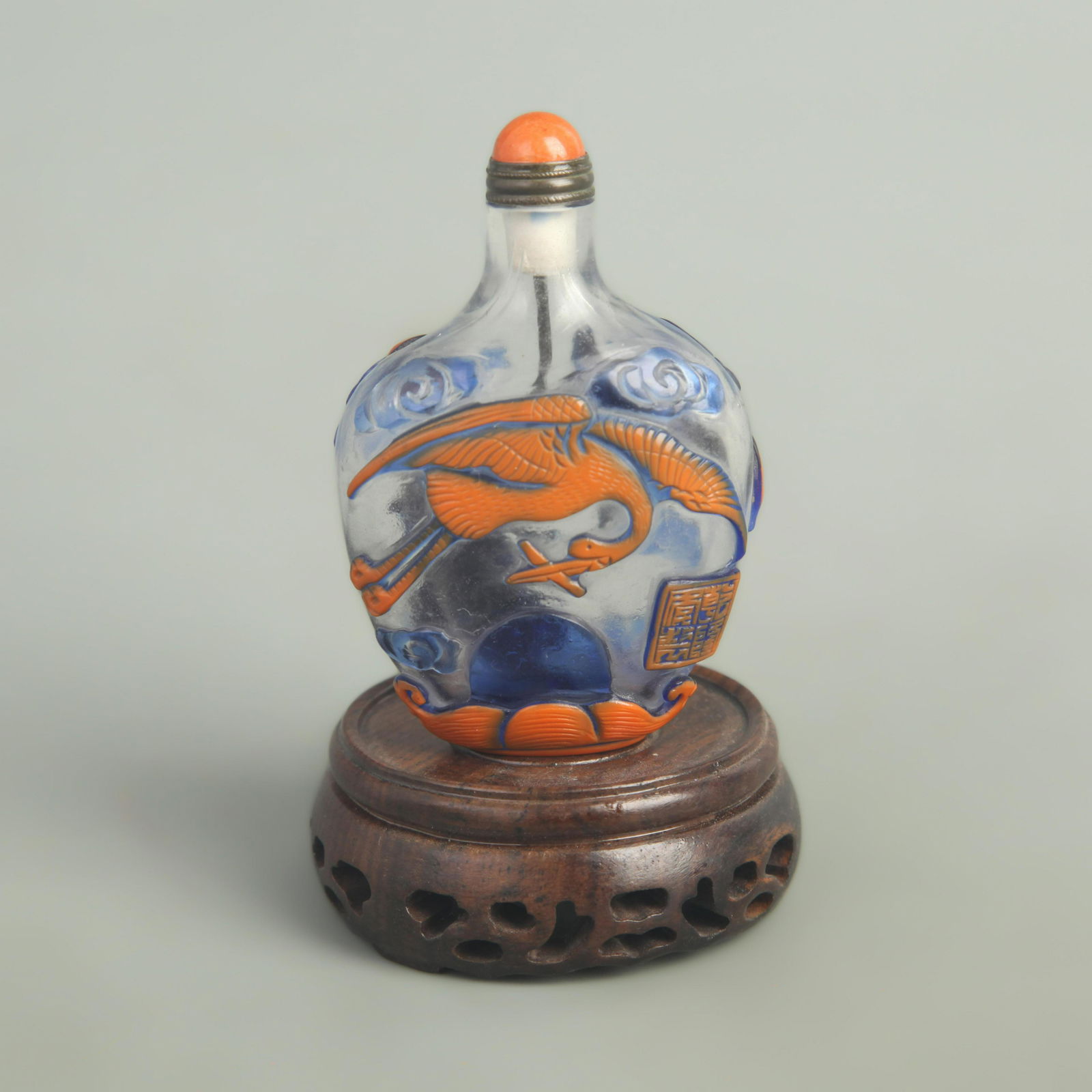 A FINE CRANE CARVING GLASS SNUFF BOTTLE (1 of 4)