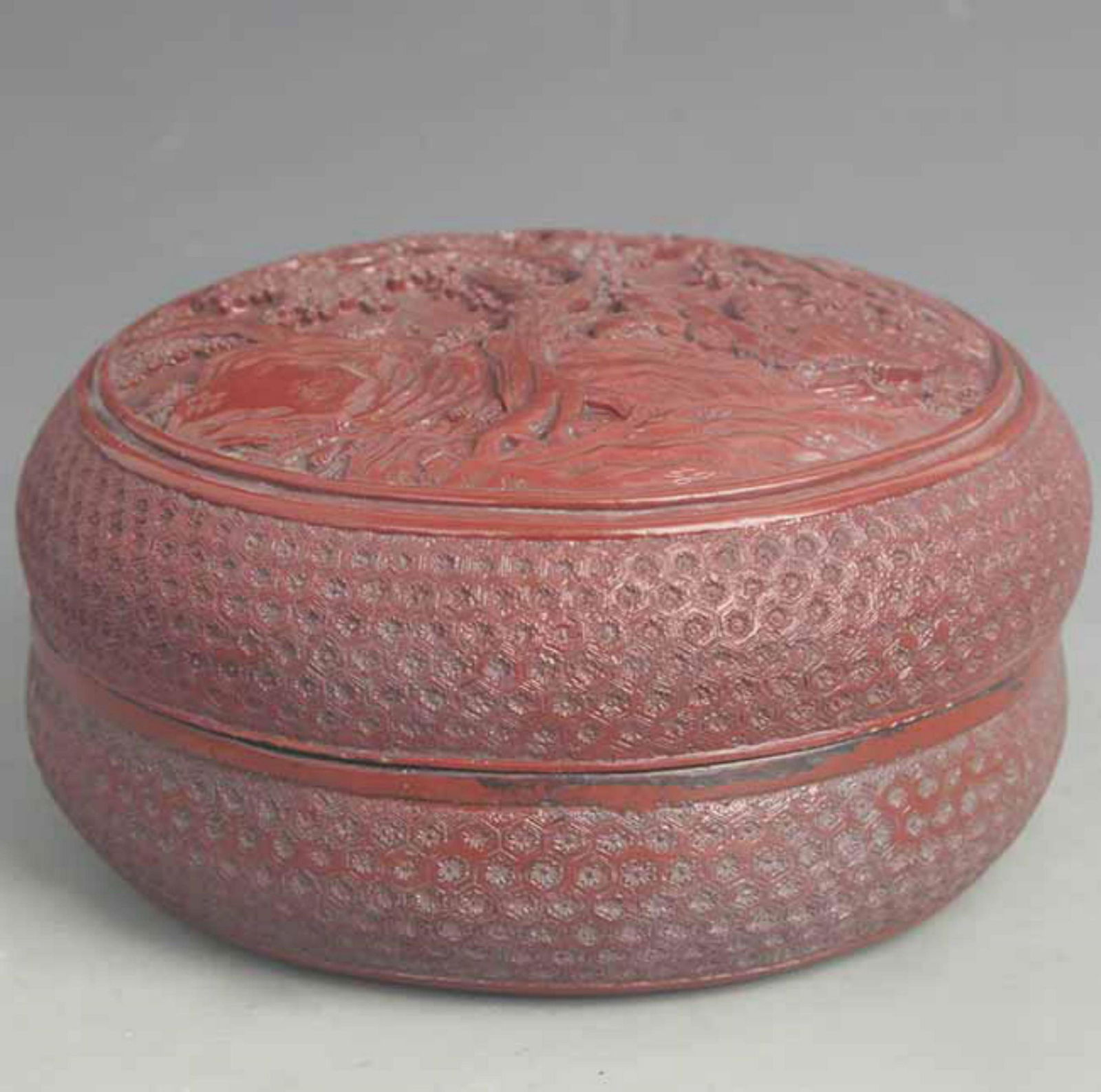 A FINE RED CARVED LACQUER MAKEUP BOX (1 of 5)