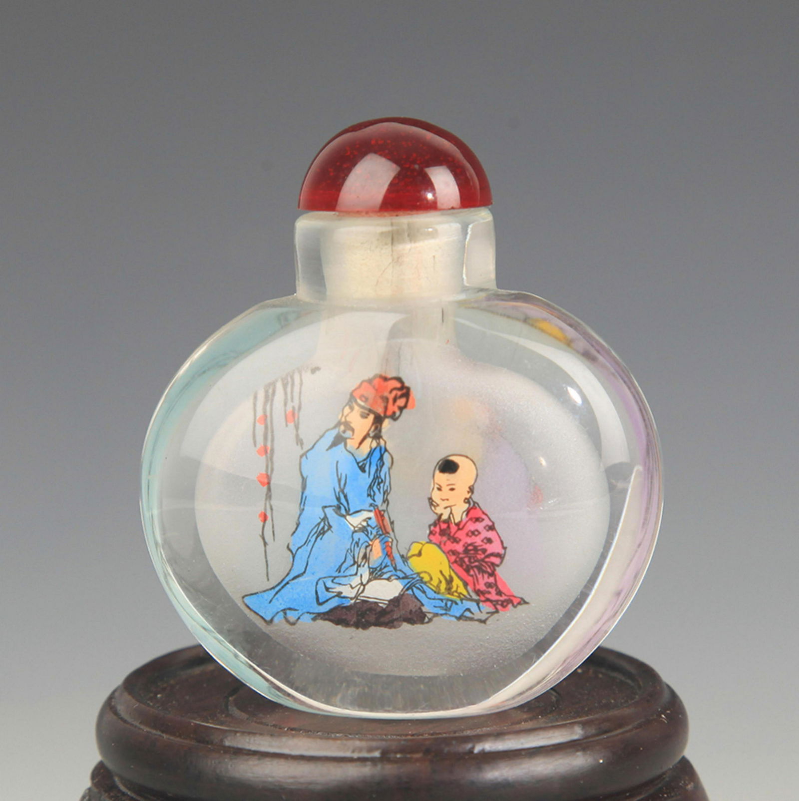 A FINE INNER PAINTED GLASS SNUFF BOTTLE (1 of 3)