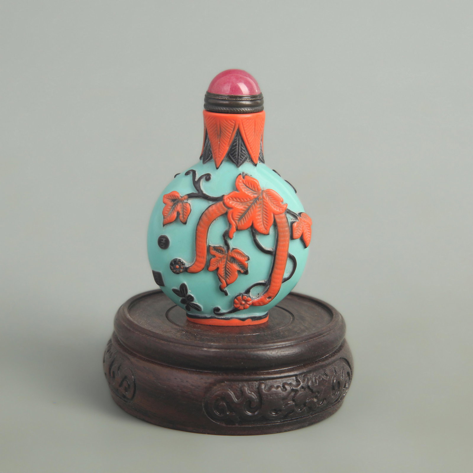 A FINE LIGHT BLUE COLOR GLASS SNUFF BOTTLE: Qing Dynasty Qian Long Period, High: 3.00 inch; Width: 1.00 inch; Long: 1.90 inch