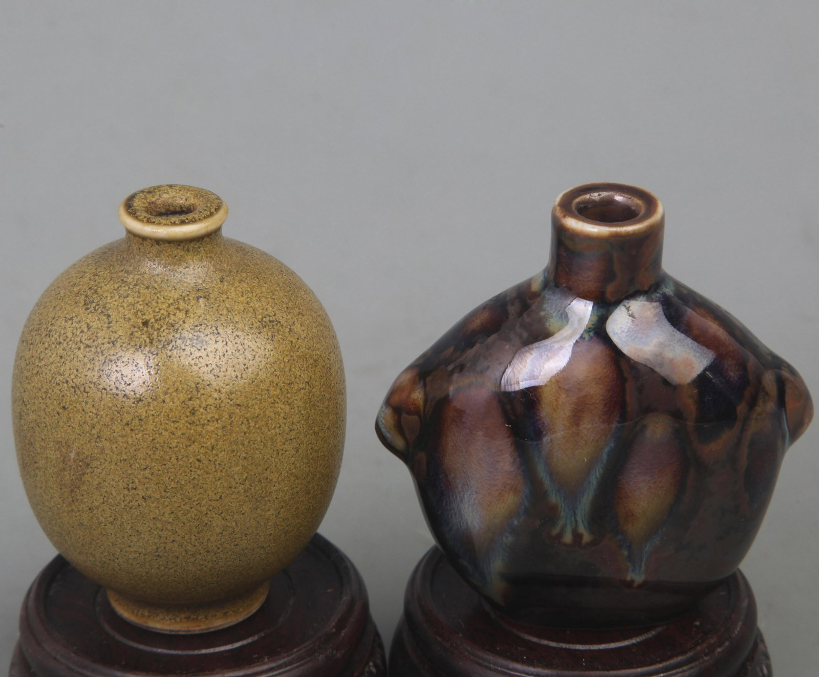 GROUP OF PORCELAIN SNUFF BOTTLE: Modern, Long: 2.0 - 1.9 inch