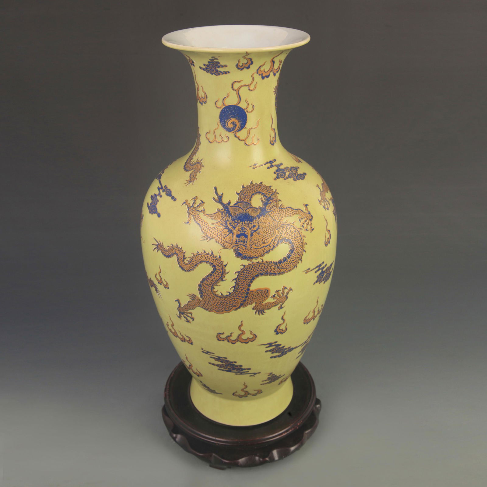 FAMILLE ROSE DRAGON PATTERN PORCELAIN VASE (1 of 5)