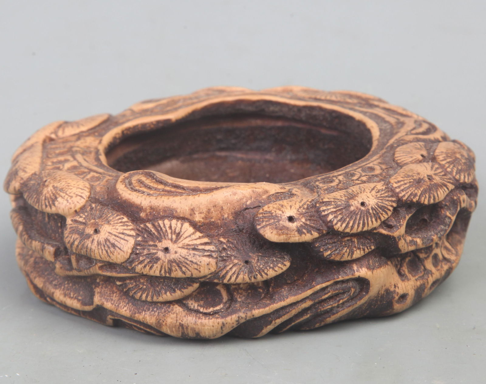 A FINE BAMBOO ROOT CARVING PEN WASHER (1 of 4)