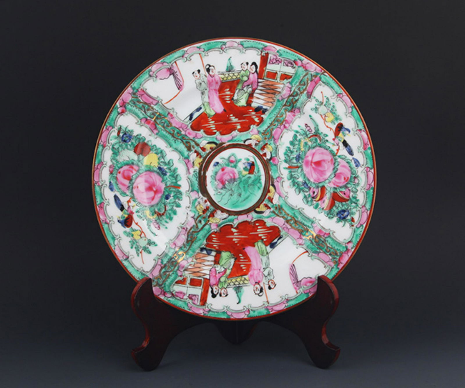 A LARGE FINE FAMILLE ROSE PORCELAIN PLATE (1 of 7)