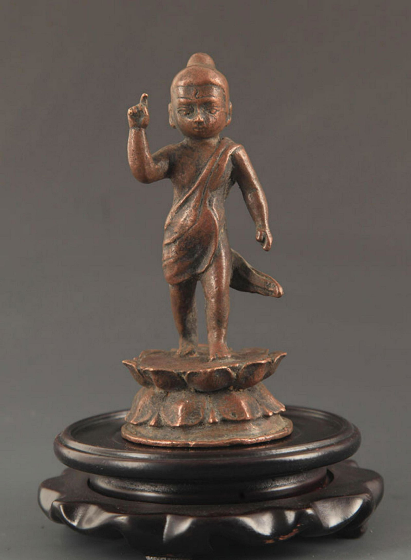 A FINE BRONZE AKSHOBHYA BUDDHA STATUE (1 of 6)