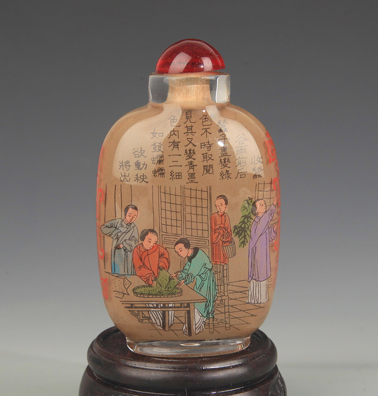 A FINE STORY PATTERN CLASS SNUFF BOTTLE (1 of 3)