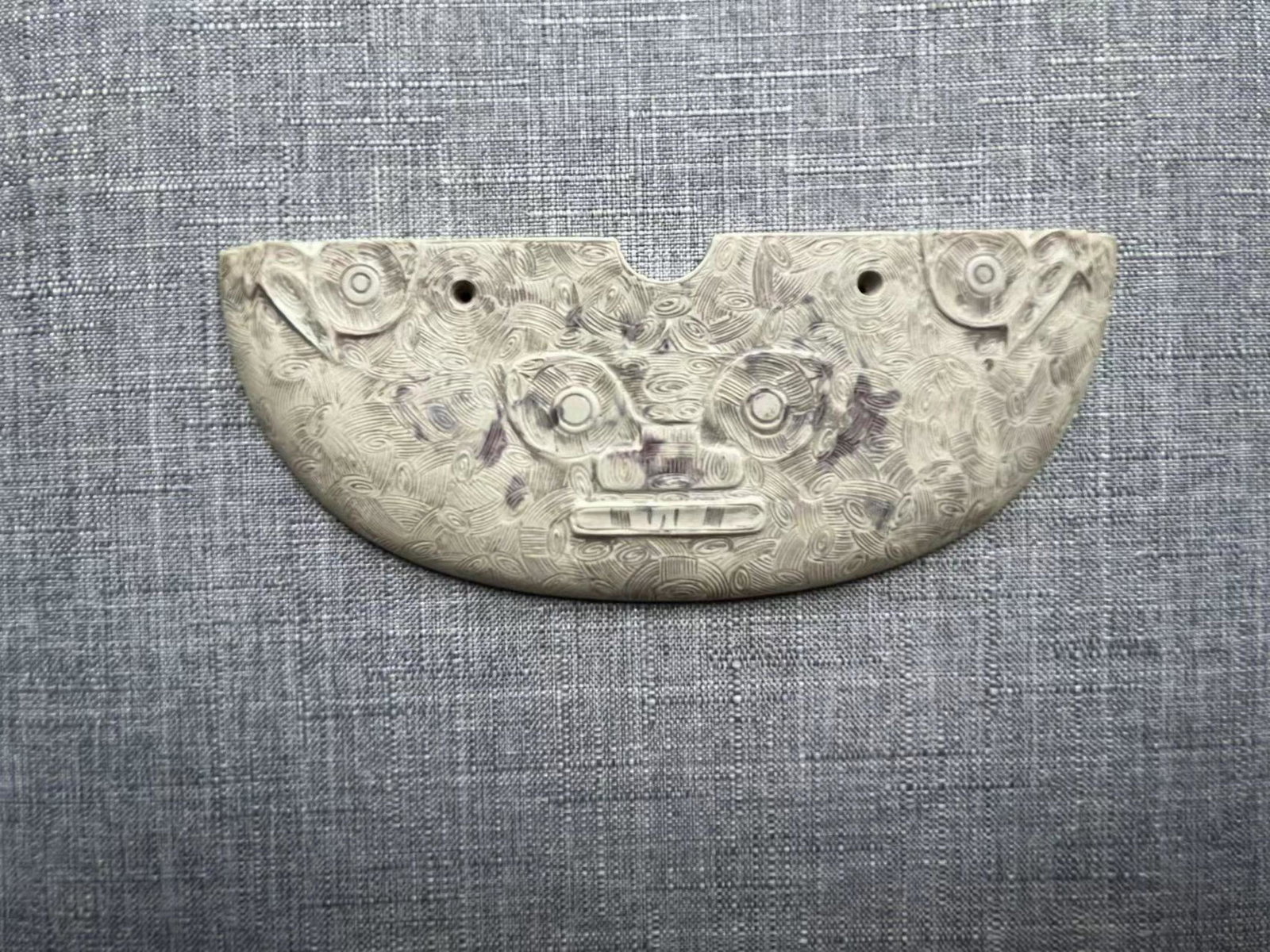 A FINE LIAN CHU CULTURE ANIMAL FACE JADE (1 of 3)