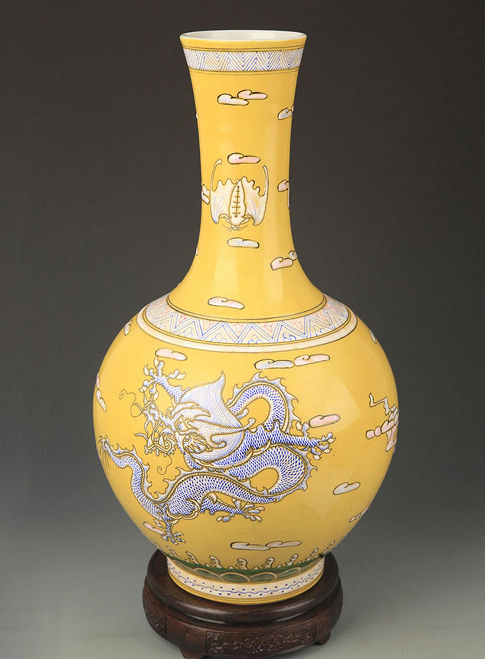 YELLOW GROUND FAMILLE ROSE DRAGON PATTERN VASE (1 of 5)