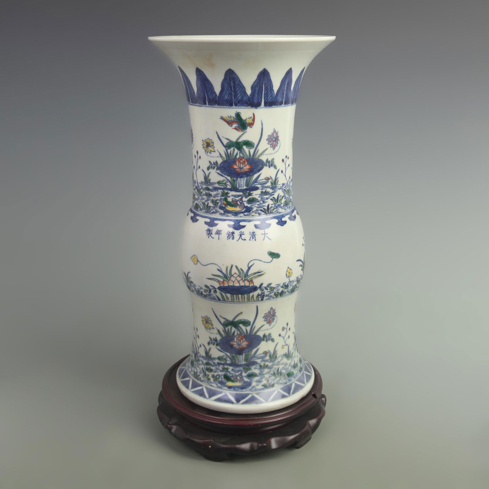 DOUCAI COLOR LOTUS FLOWER PATTERN PORCELAIN VASE (1 of 6)