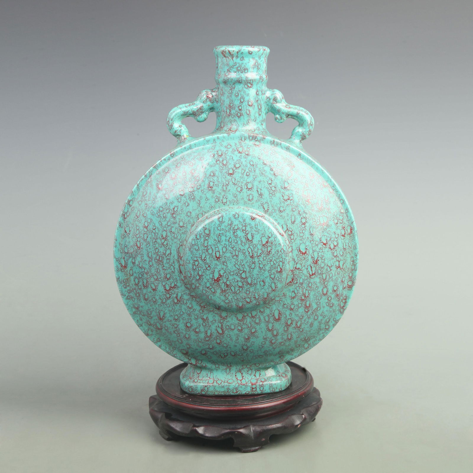 A FINE LU JUN KILN MOON STYLE PORCELAIN BOTTLE: Qing Dynasty Qian Long Period, High: 13.5 inch; Width:10 inch