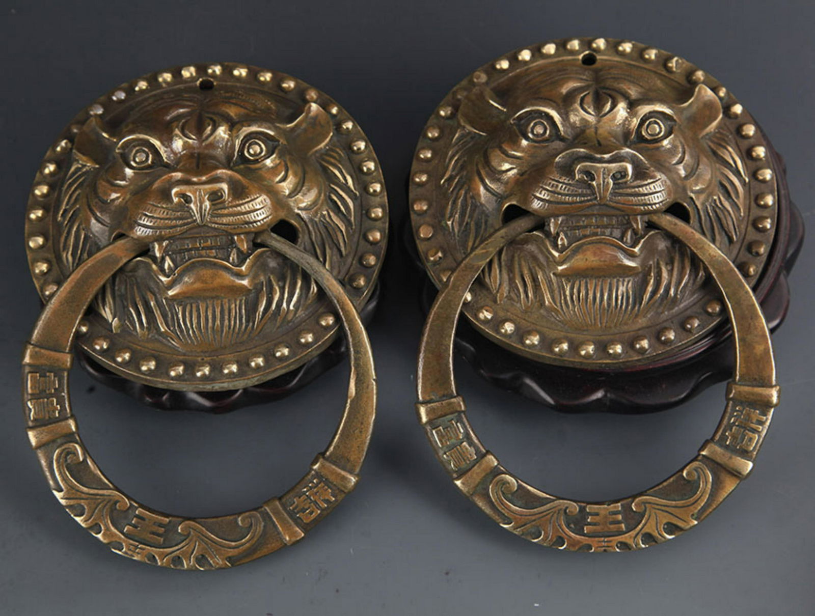 PAIR OF FINELY CARVED BRONZE DOOR HANDLE (1 of 6)