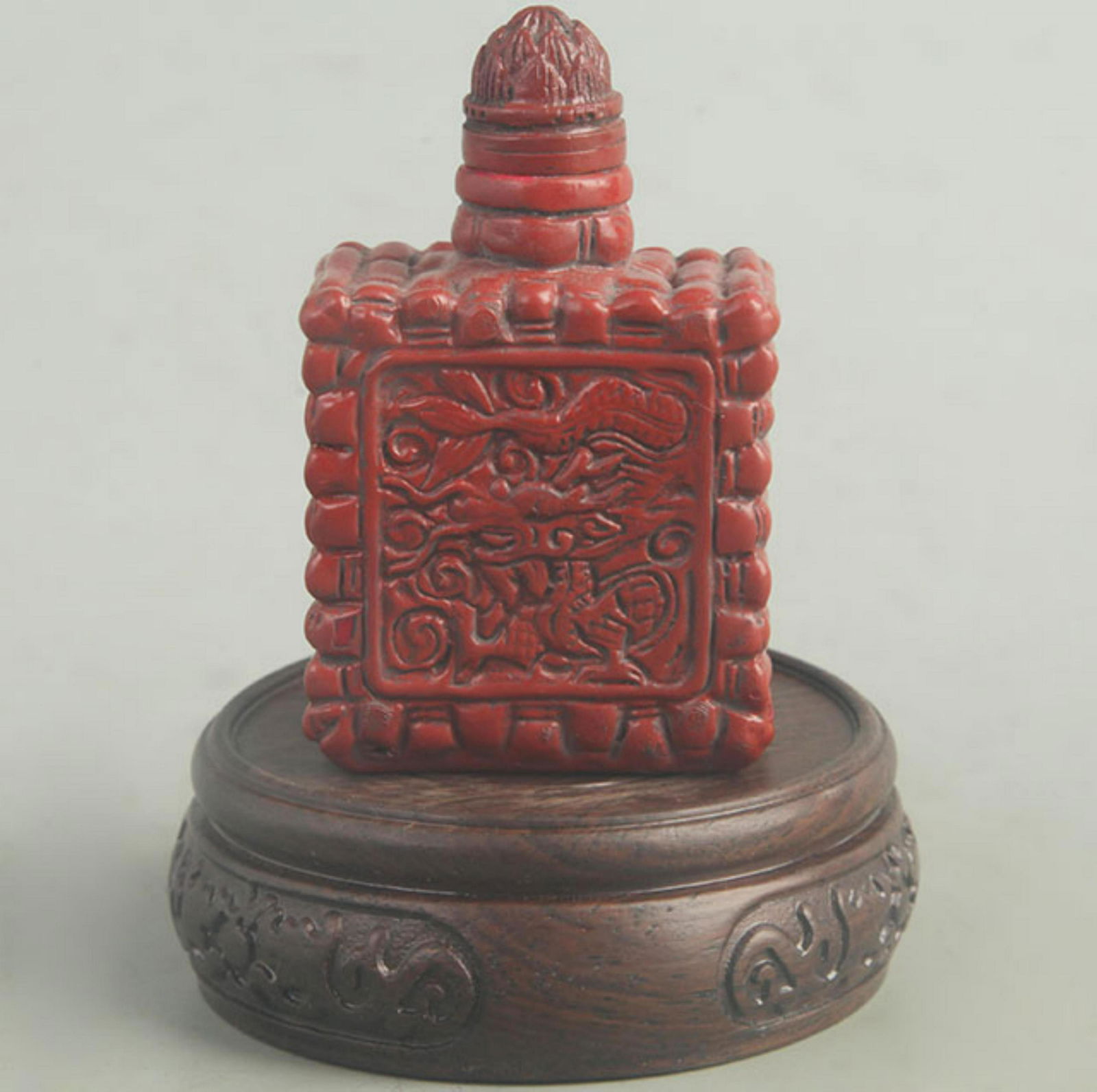 A FINE RED CARVED LACQUER BUTTERFLY CARVING SNUFF BOTTLE (1 of 5)