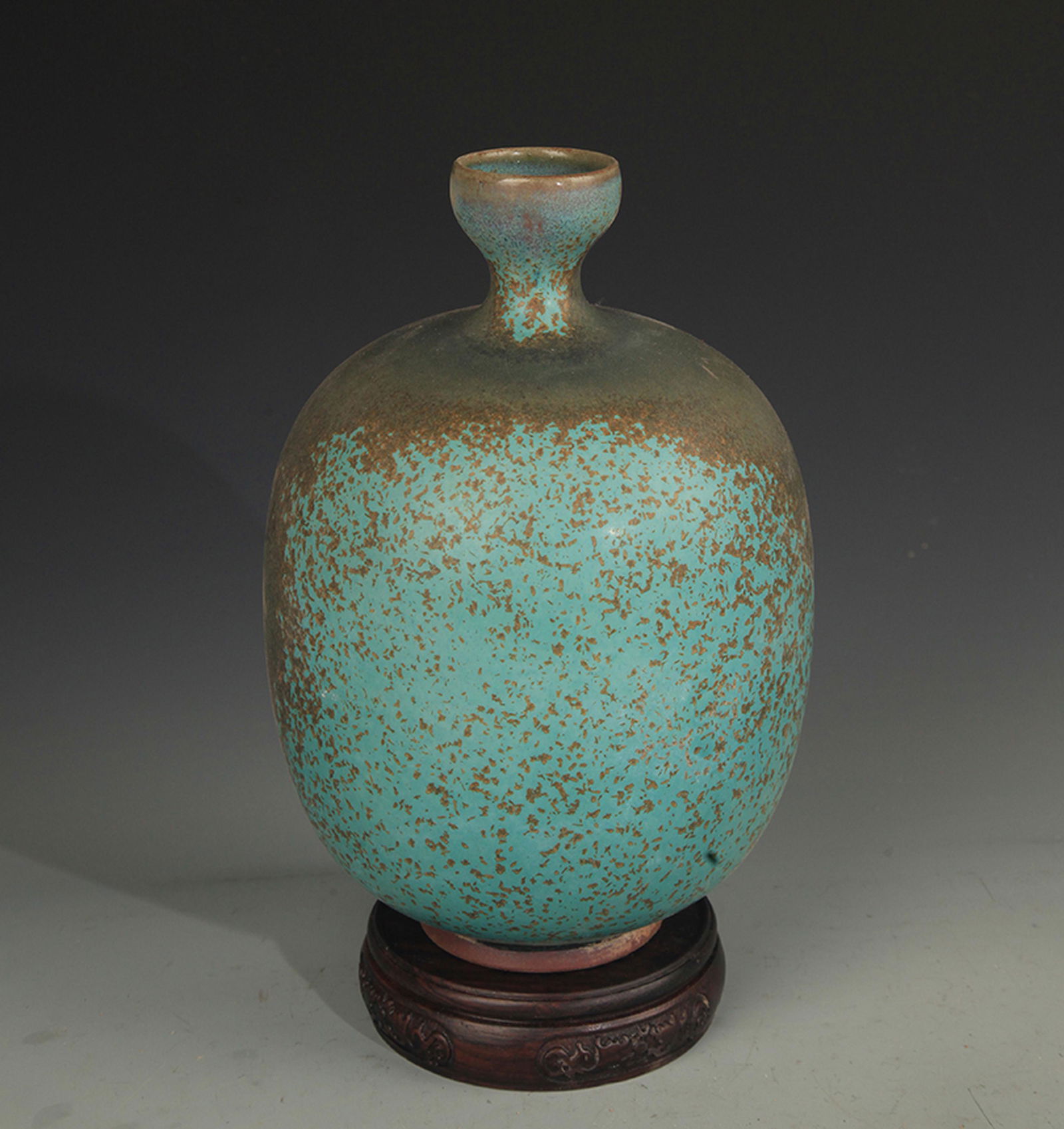 A LU JUN KILN PORCELAIN VASE: Song Dynasty Style, High: 9.25 inch; Diameter: 1.5 inch