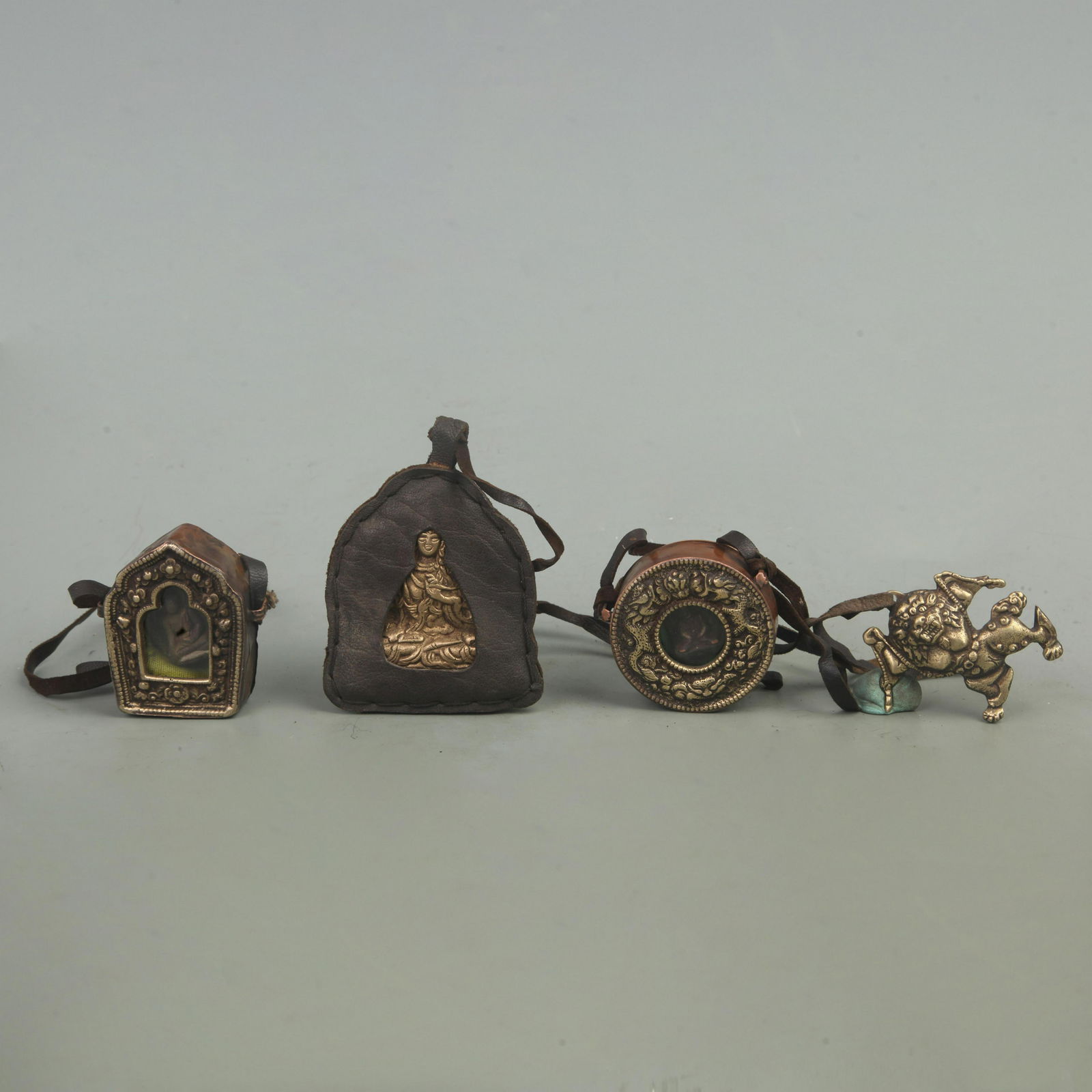 GROUP OF FINE TIBETAN BUDDHISM PENDANT (1 of 7)