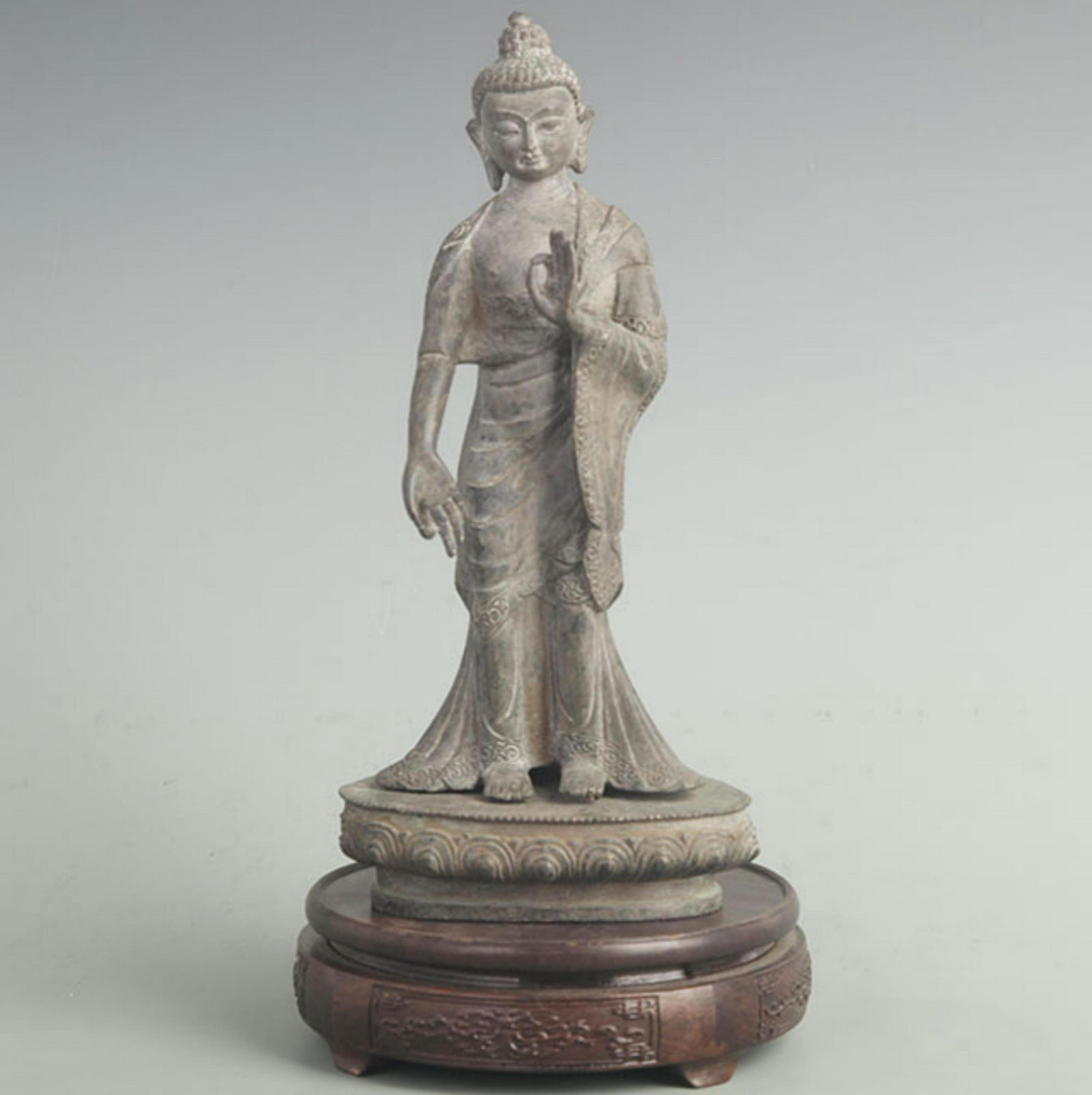 A FINE BRONZE GAUTAMA BUDDHA STATUE (1 of 5)