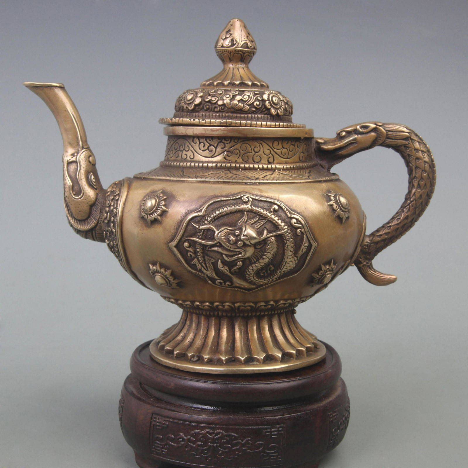 A FINE DRAGON HANDLE AND CARVING BRONZE EWER (1 of 6)