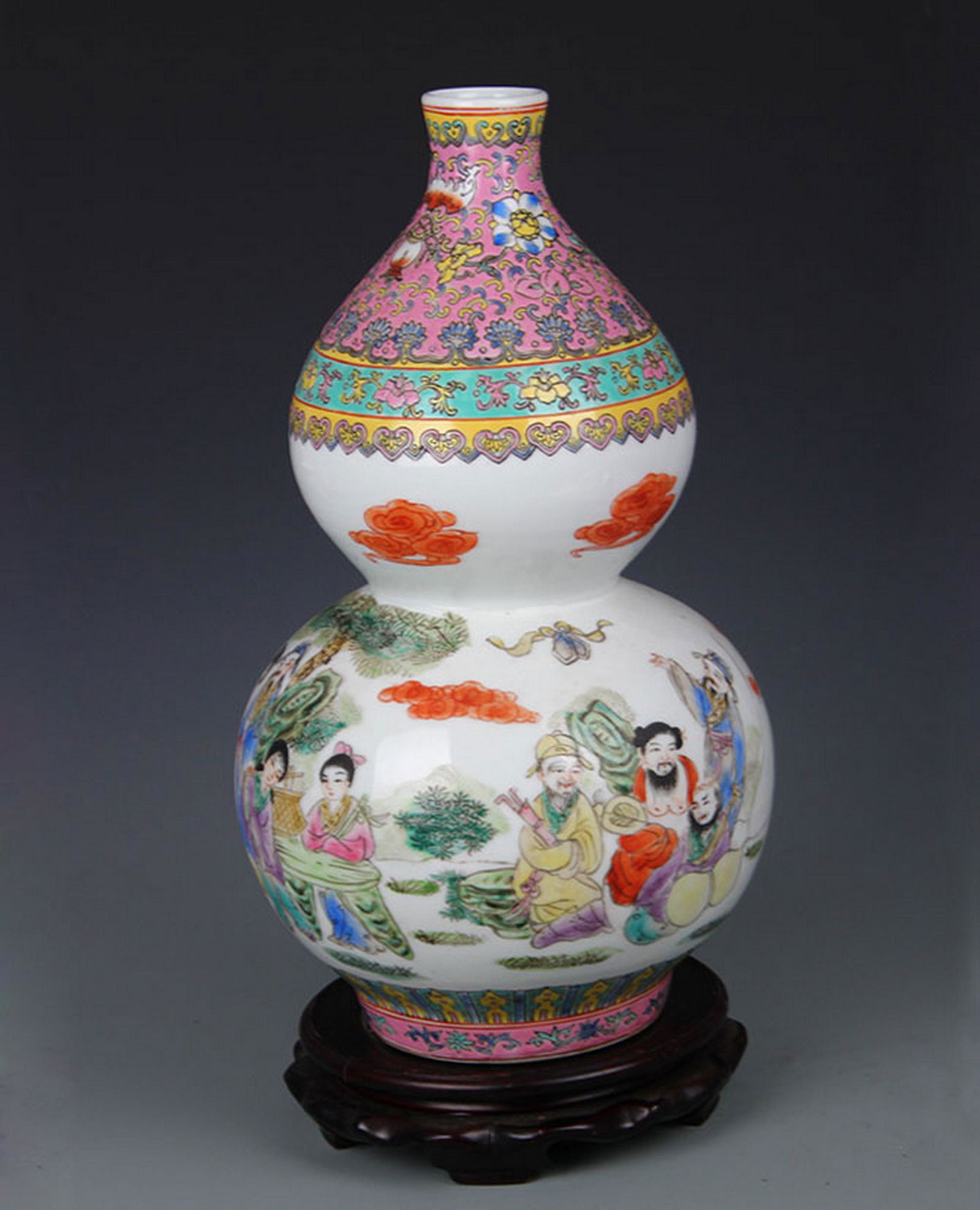 A FINE FAMILLE ROSE CALABASH SHAPED VASE (1 of 5)