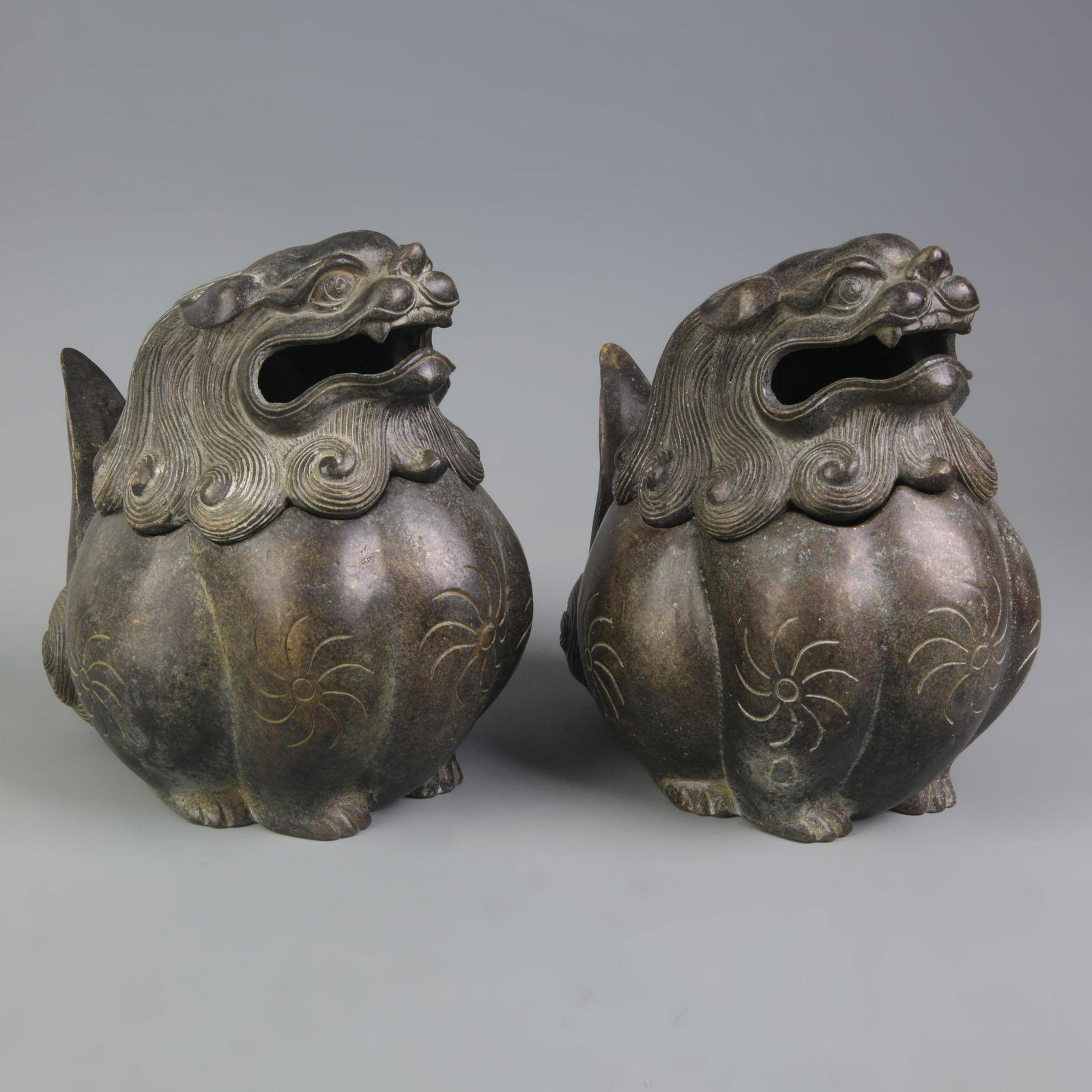 PAIR OF LION FIGURE BRONZE INCENSE BURNER (1 of 5)