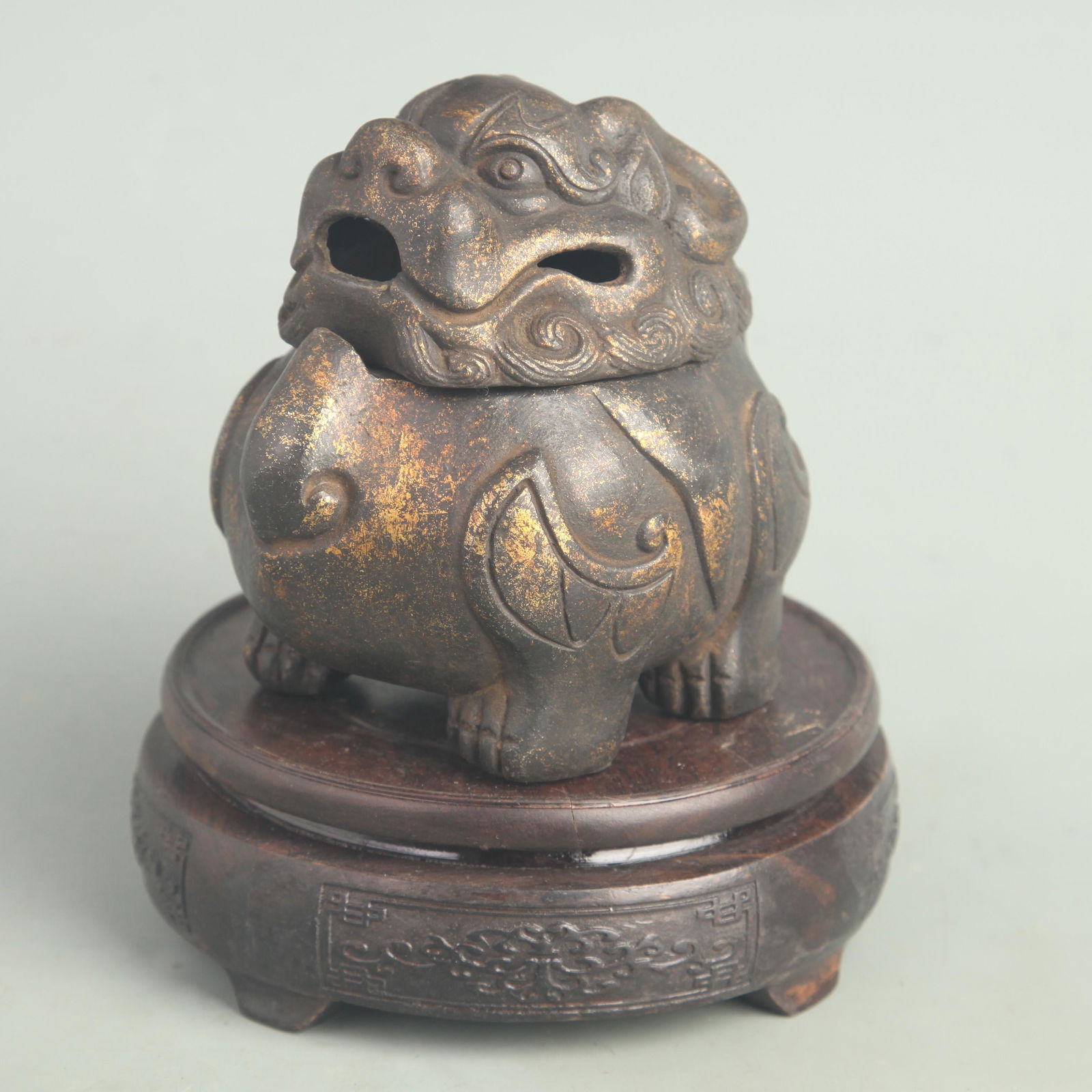 A FINE GOLD GILT LION FIGURE BRONZE CENSER (1 of 5)
