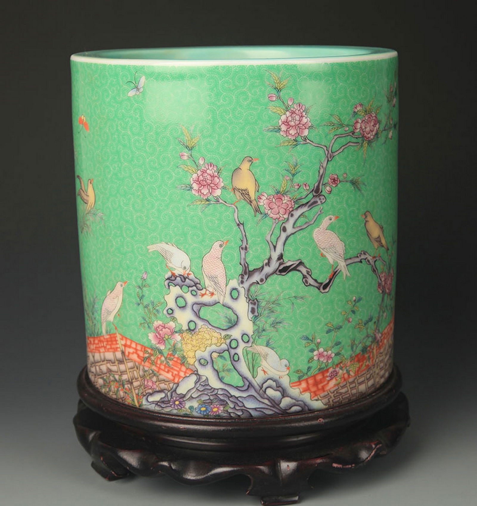 GREEN GROUND FAMILLE ROSE FLOWER AND BIRD PATTERN BRUSH POT (1 of 5)
