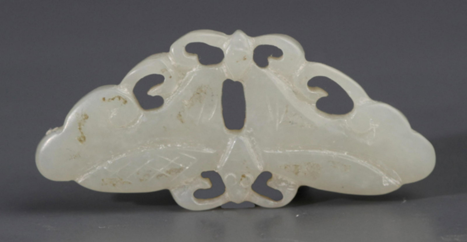 A FINE PALE CELADON JADE BUTTERFLY FIGURE PENDANT (1 of 5)