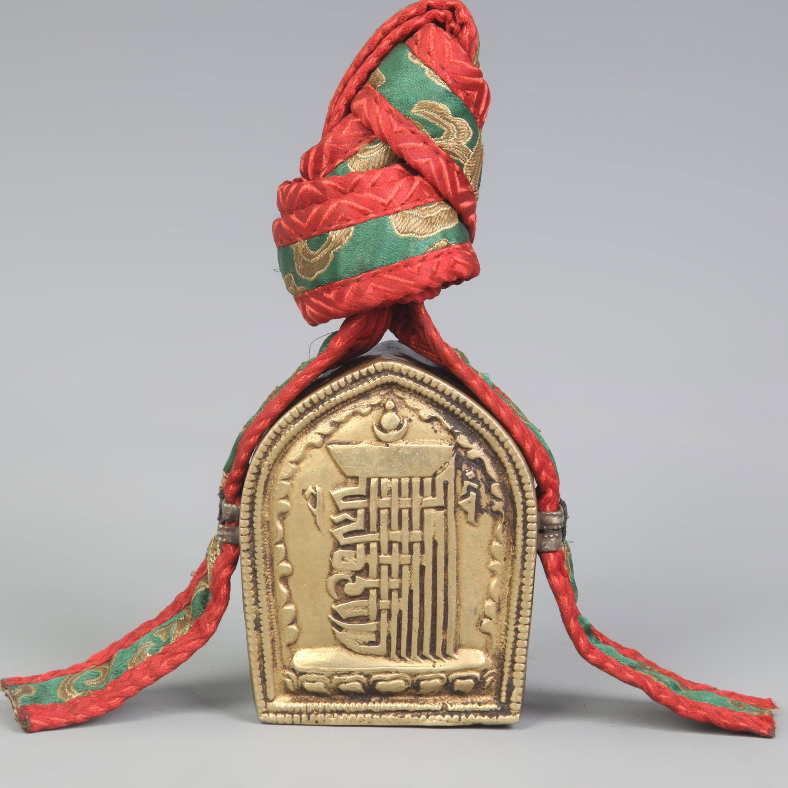 A FINE TIBETAN BUDDHISM GAWU PENDANT: 20th Century, Long:2.8in Width:1.2in High:3.5in