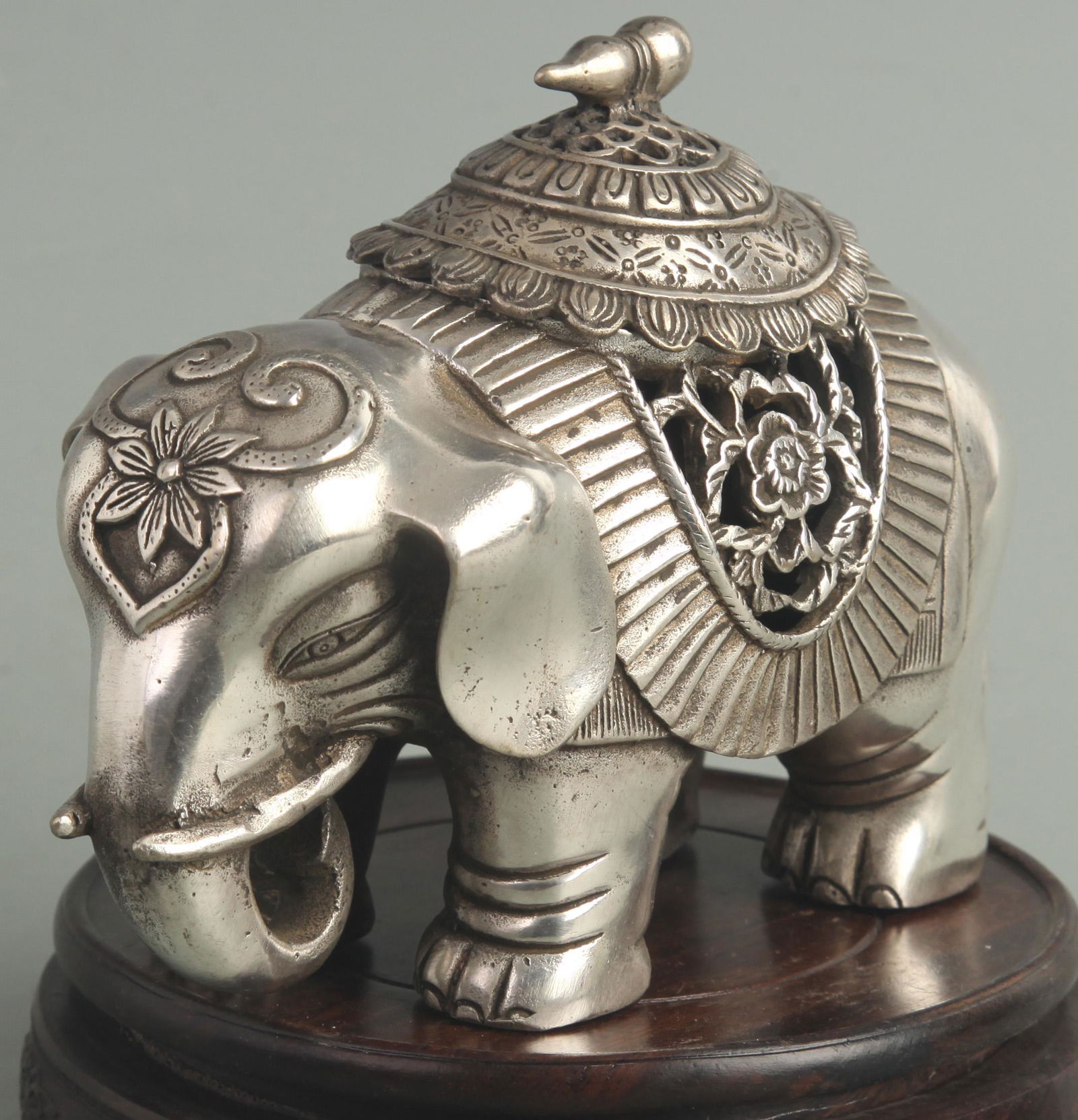 A FINE WHITE BRONZE ELEPHANT SHAPED INCENSE BURNER (1 of 4)