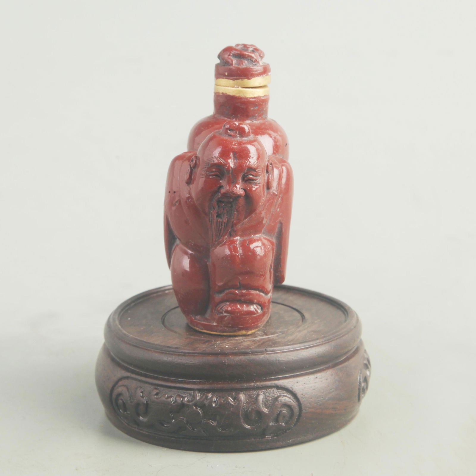 A FINE RED CARVED LACQUER SNUFF BOTTLE (1 of 3)