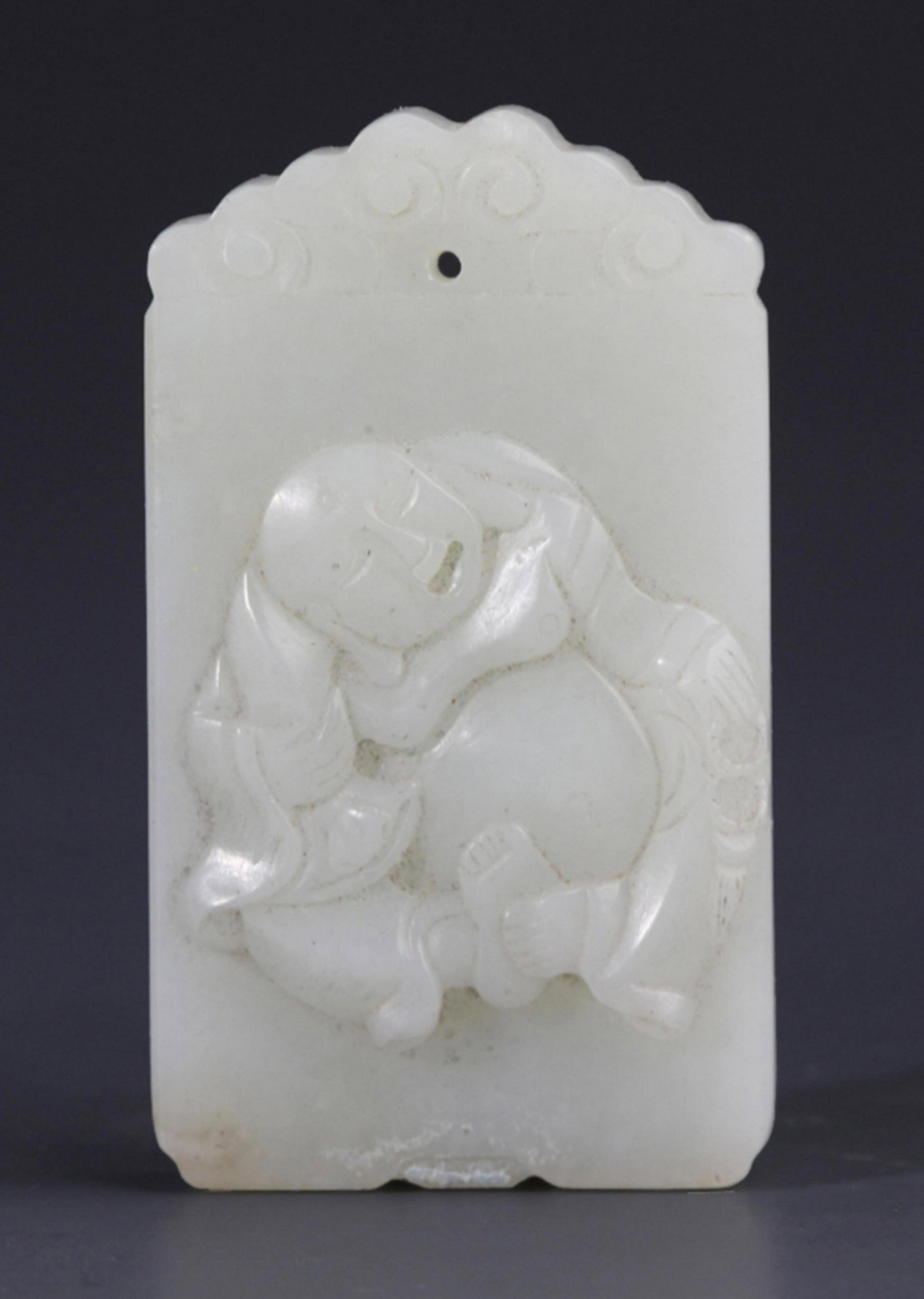 A FINE MAITREYA BUDDHA FIGURE PALE CELADON JADE PENDANT (1 of 5)