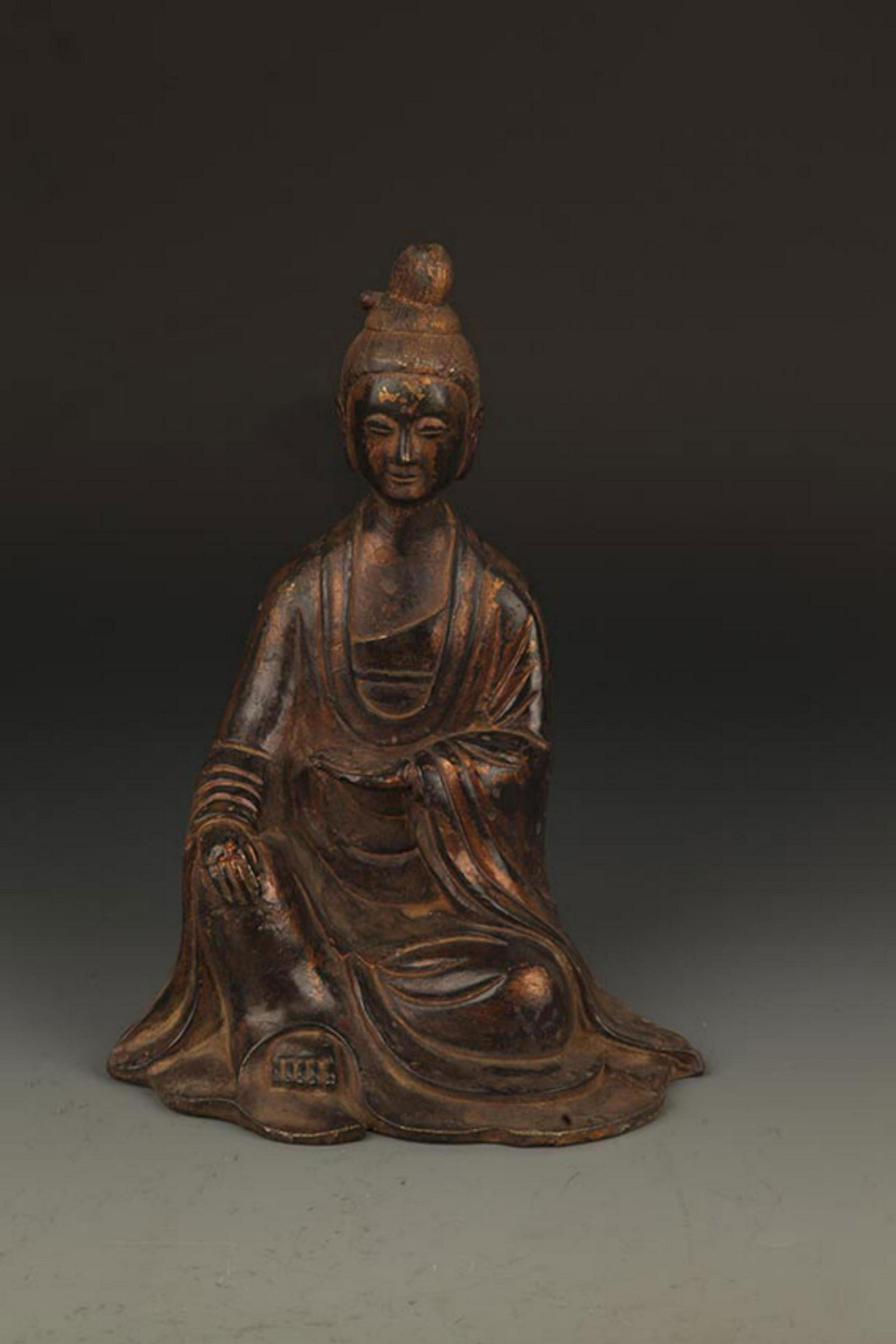 A FINELY CARVED BRONZE GUAN YIN BUDDHA FIGURE (1 of 7)