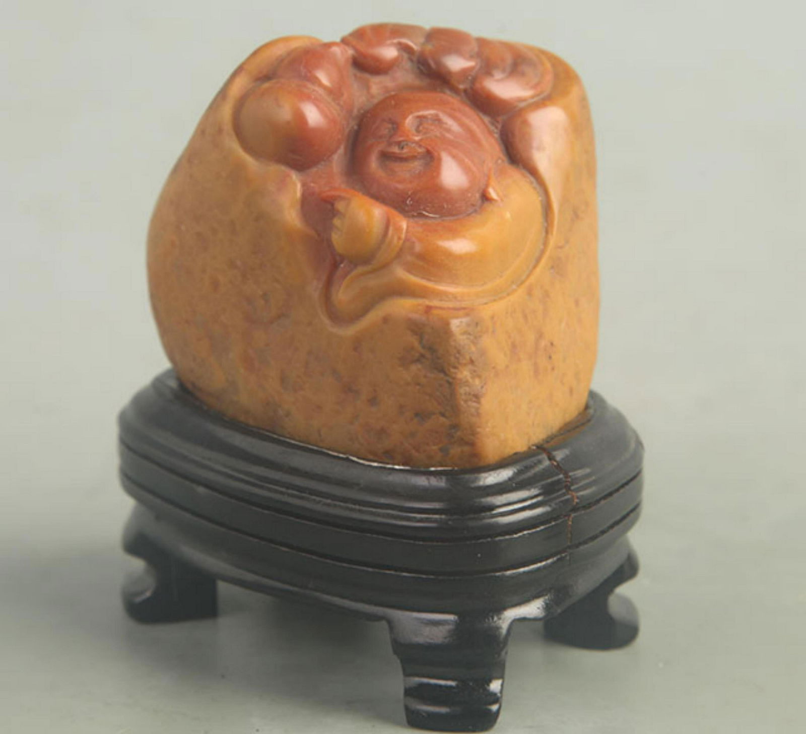 A FINE TIAN HUANG MAITREYA BUDDHA FIGURE DECORATION (1 of 4)